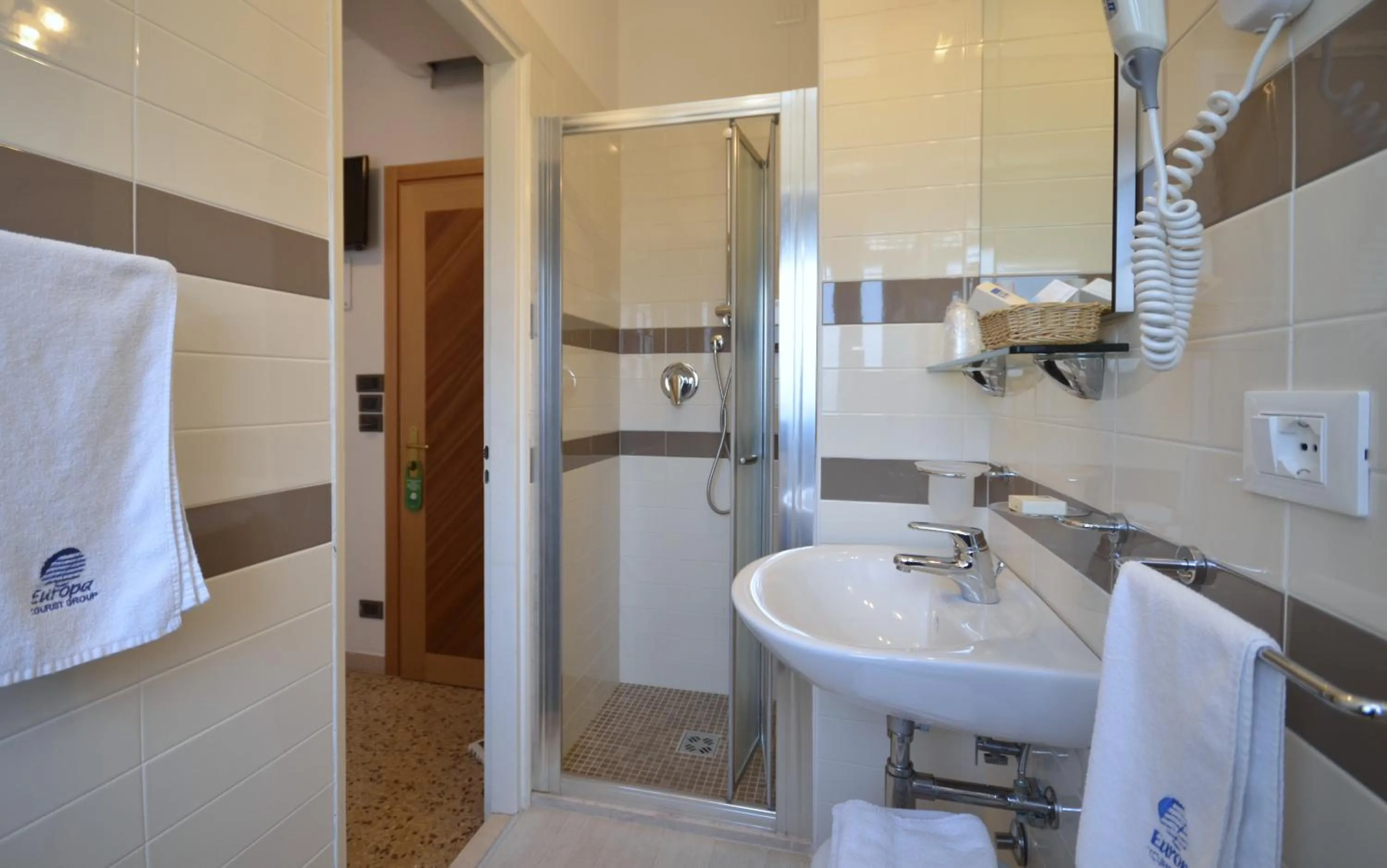 Shower in Olimpia Hotel & Aparthotel