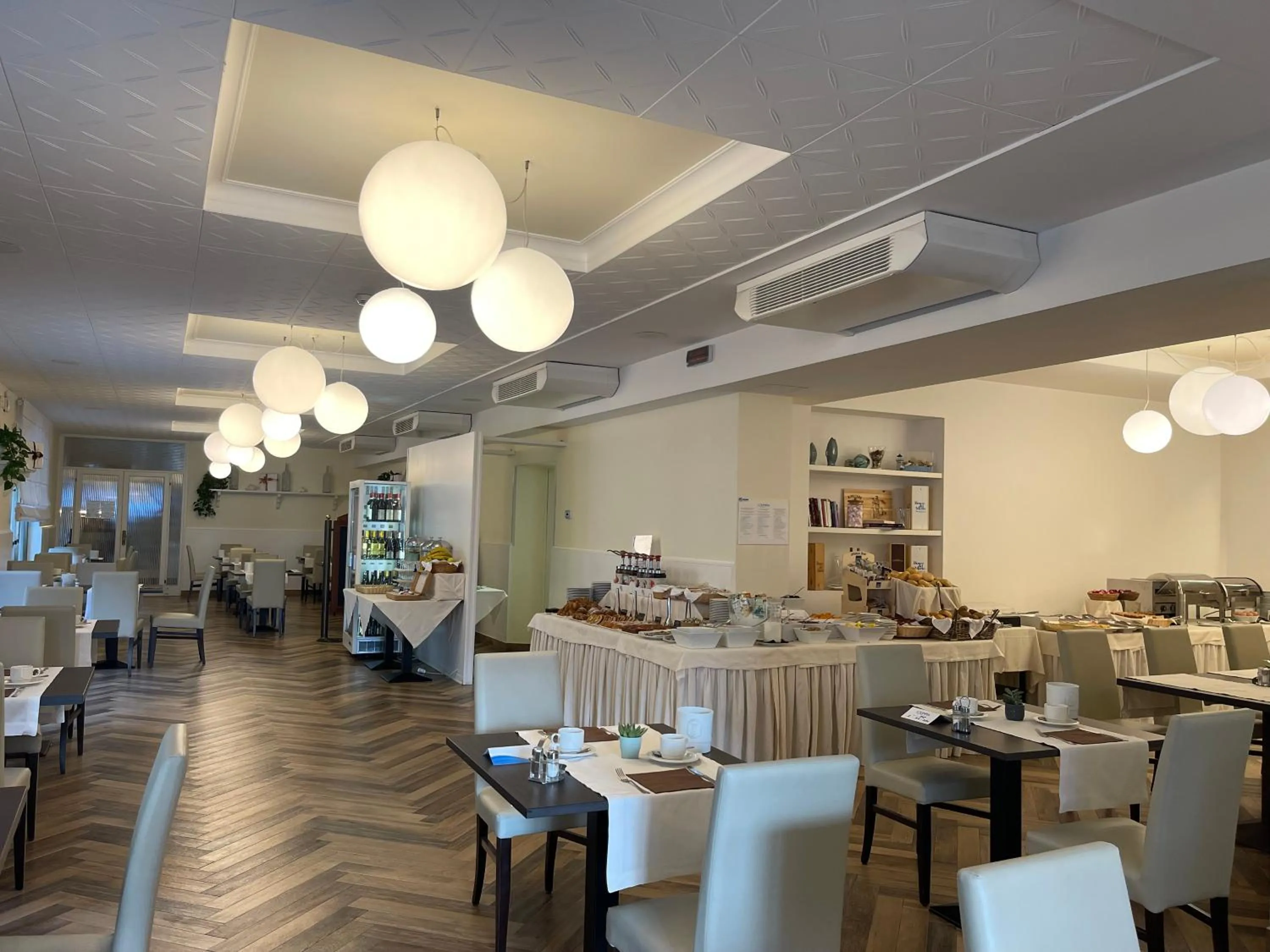 Restaurant/places to eat in Olimpia Hotel & Aparthotel