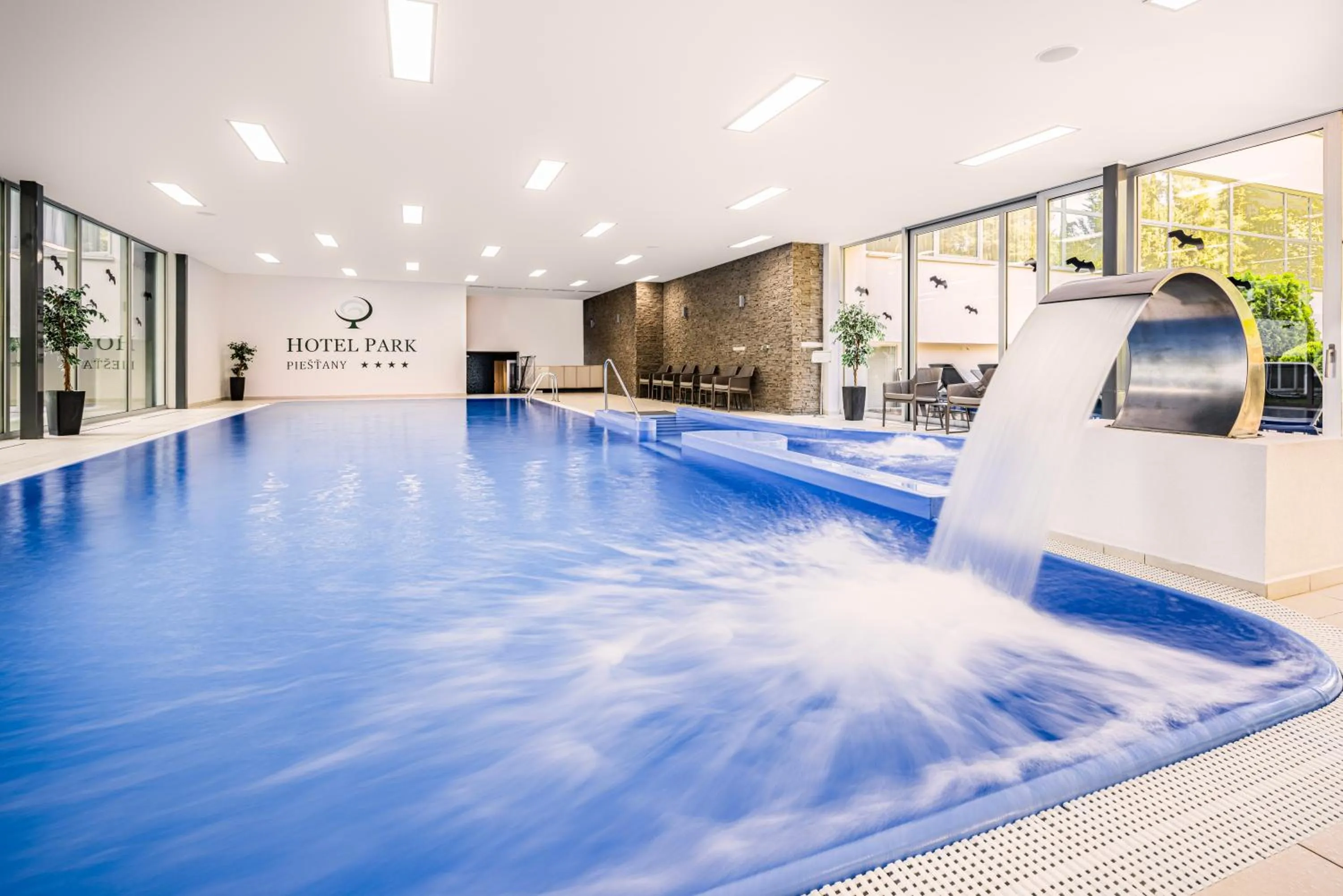 Swimming pool in Hotel Park