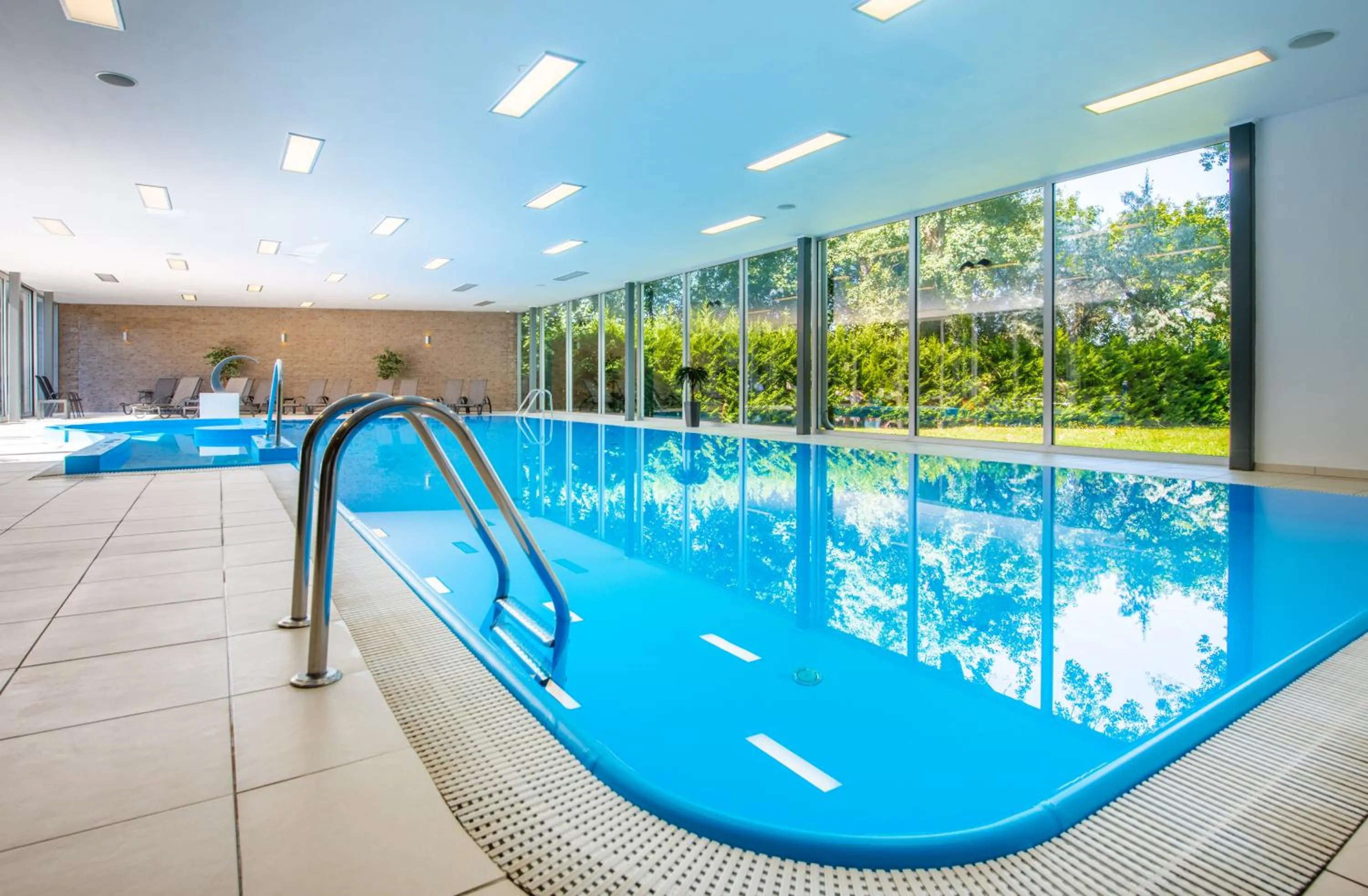 Swimming pool in Hotel Park