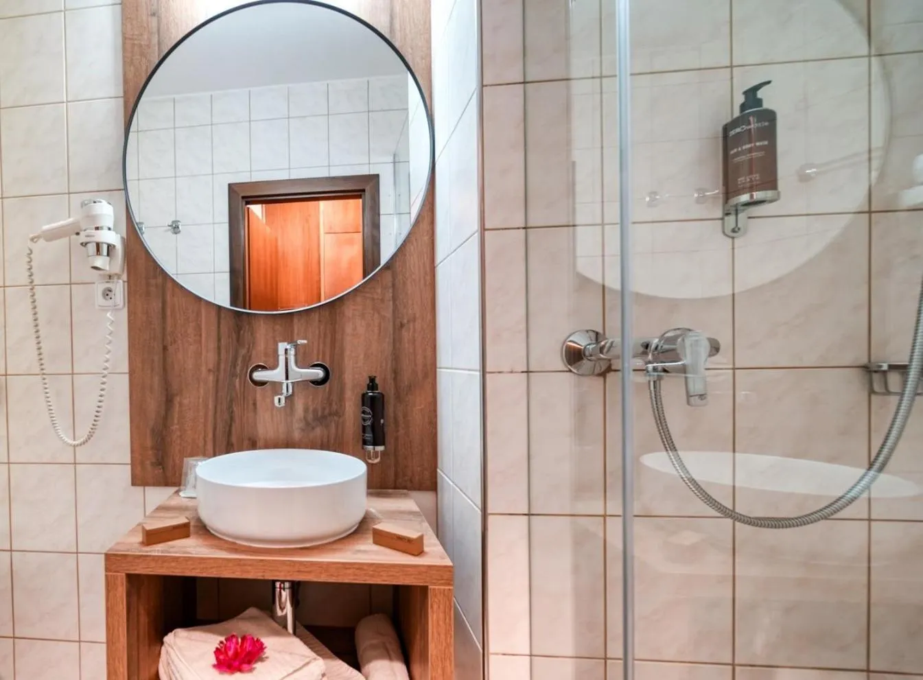 Shower in Hotel Park