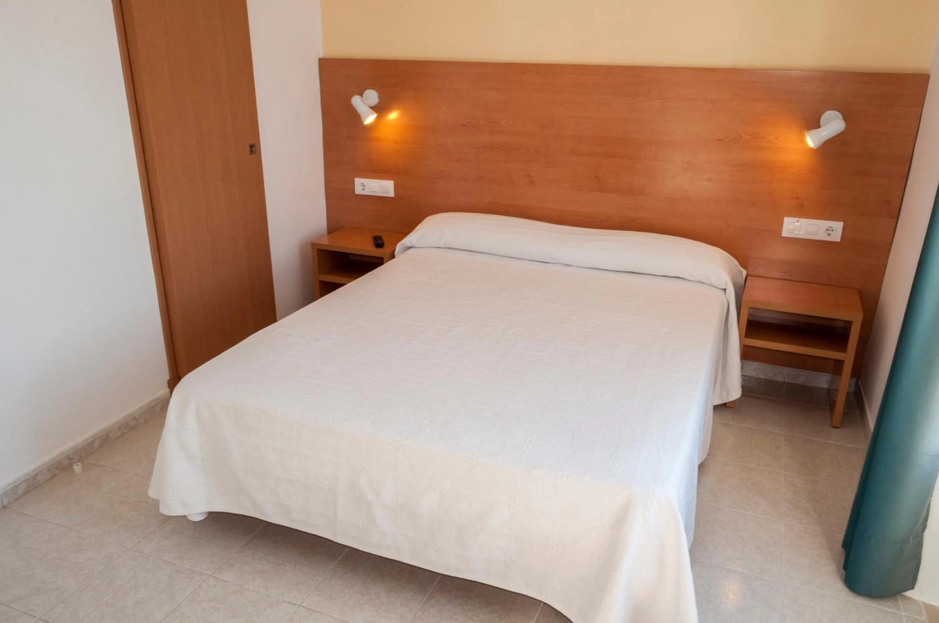 Bedroom, Bed in Hotel Madrid