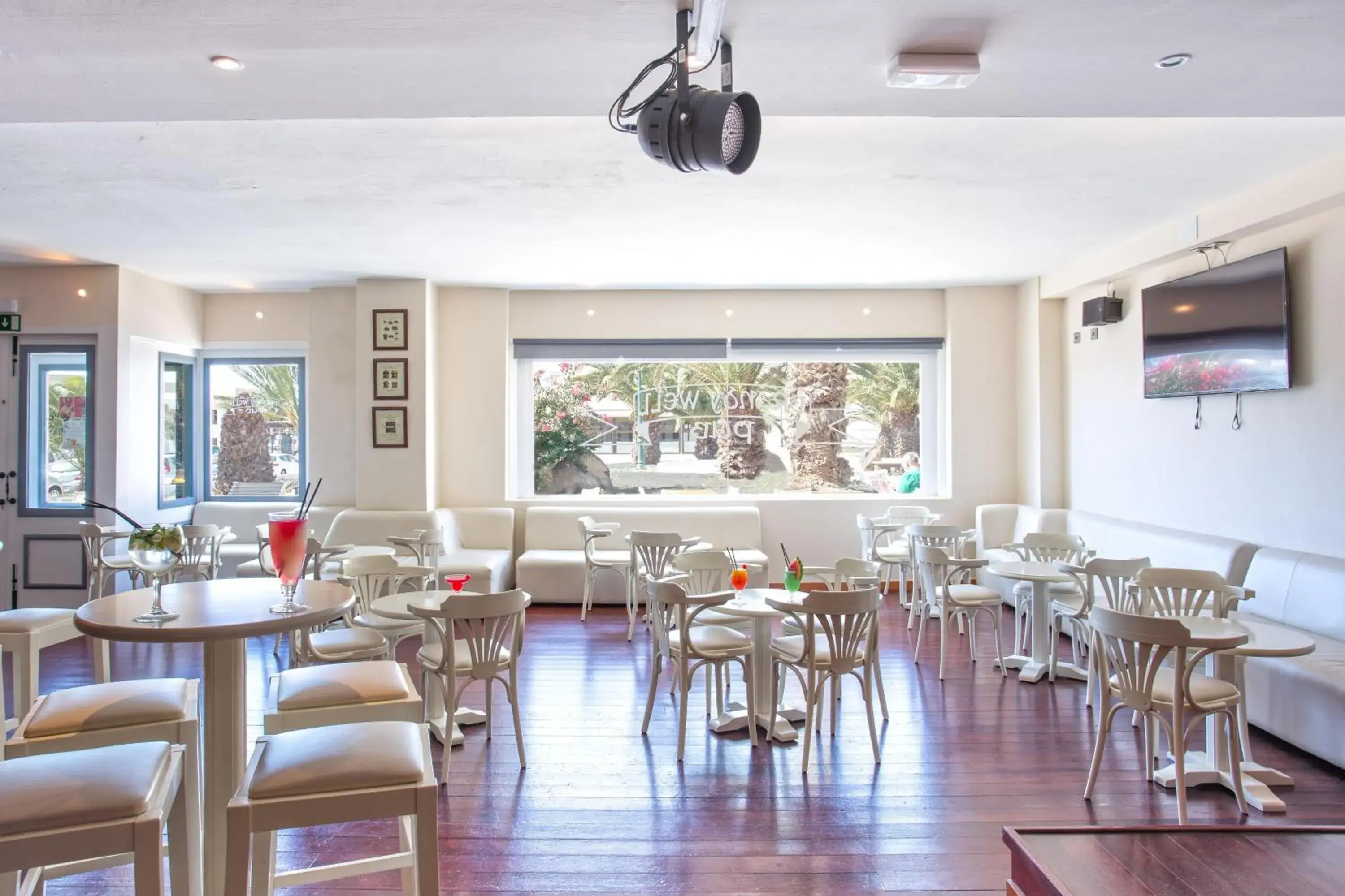 Lounge or bar in THB Lanzarote Beach Lounge or bar in THB Lanzarote Beach