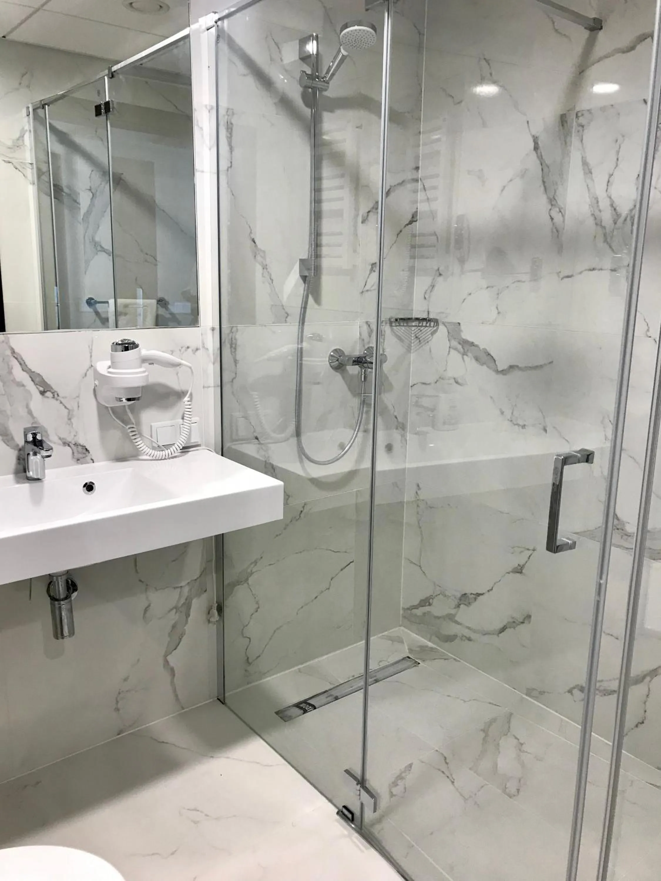 Shower in Trofana Wellness & SPA