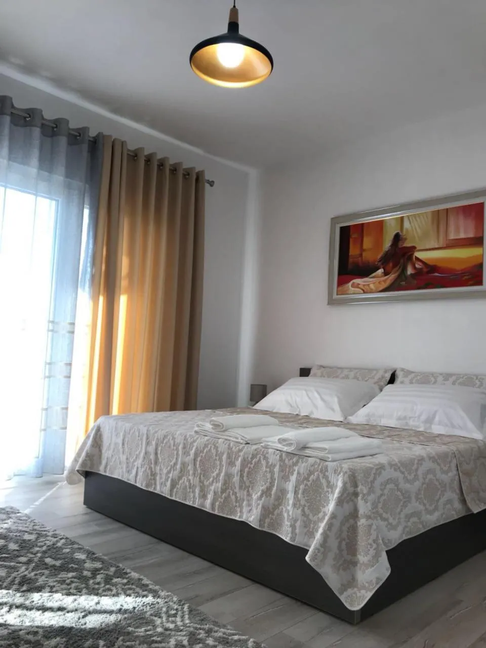 Bed in Brilant Apartament