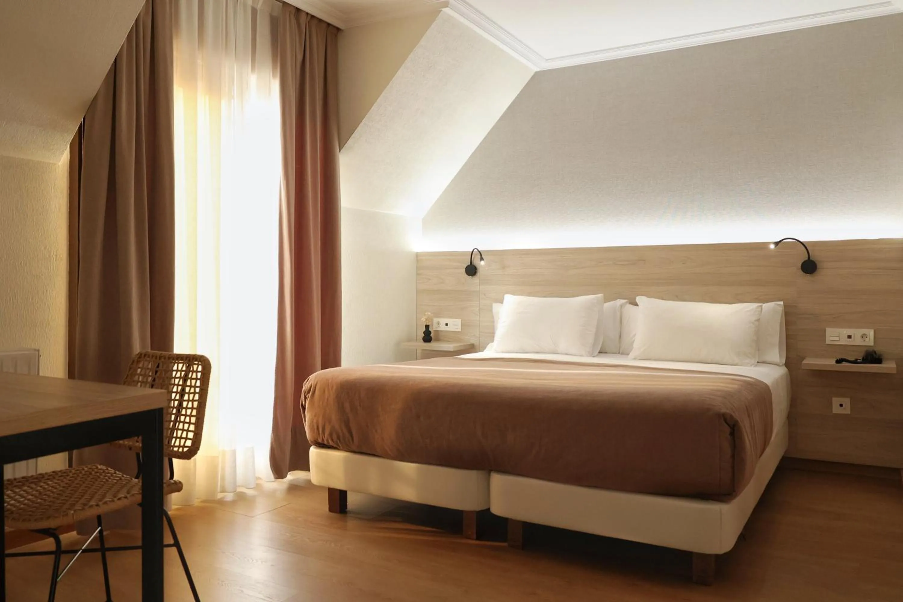 Photo of the whole room, Bed in Hotel Maruxia *** Superior