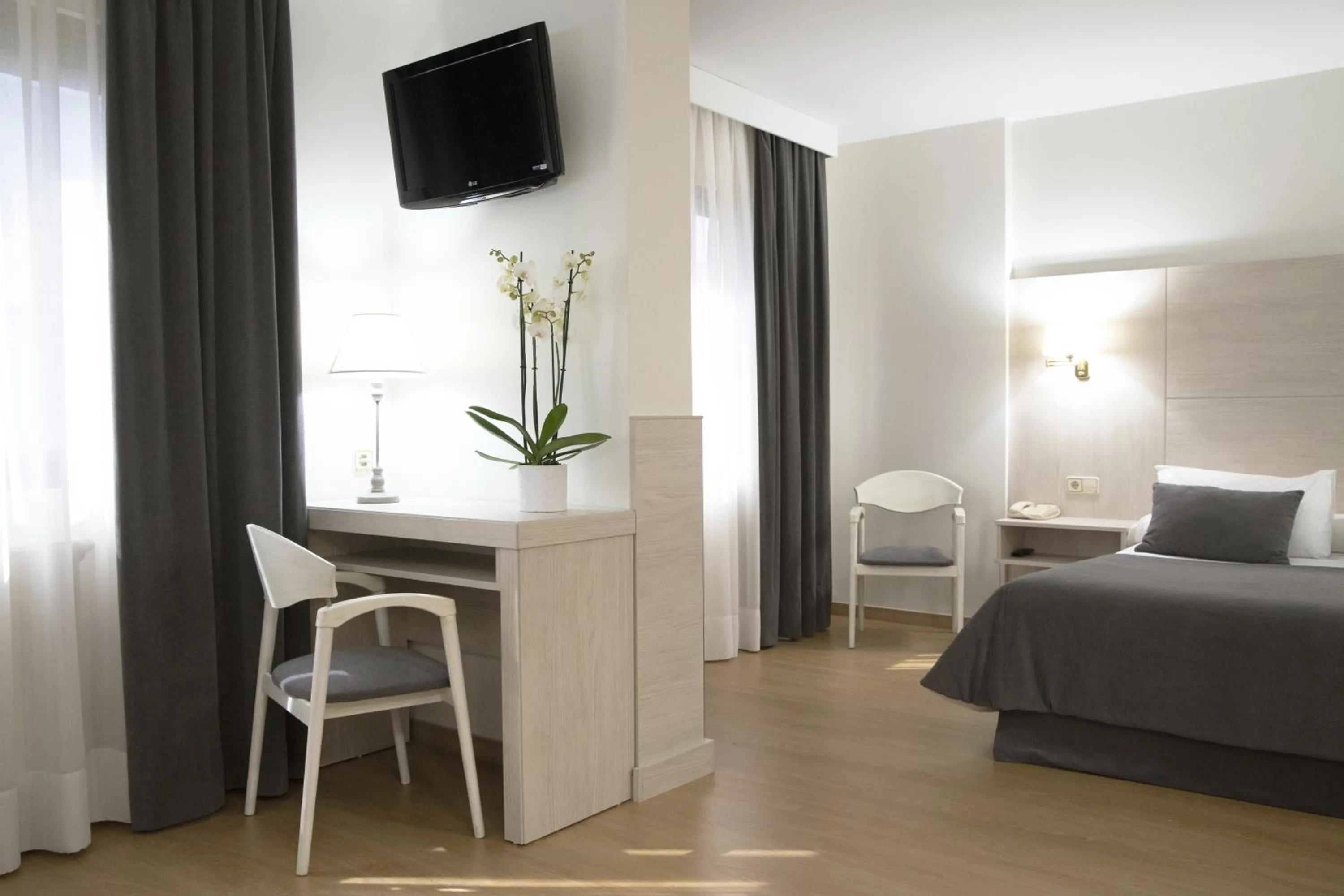 TV and multimedia, Bed in Hotel Maruxia *** Superior