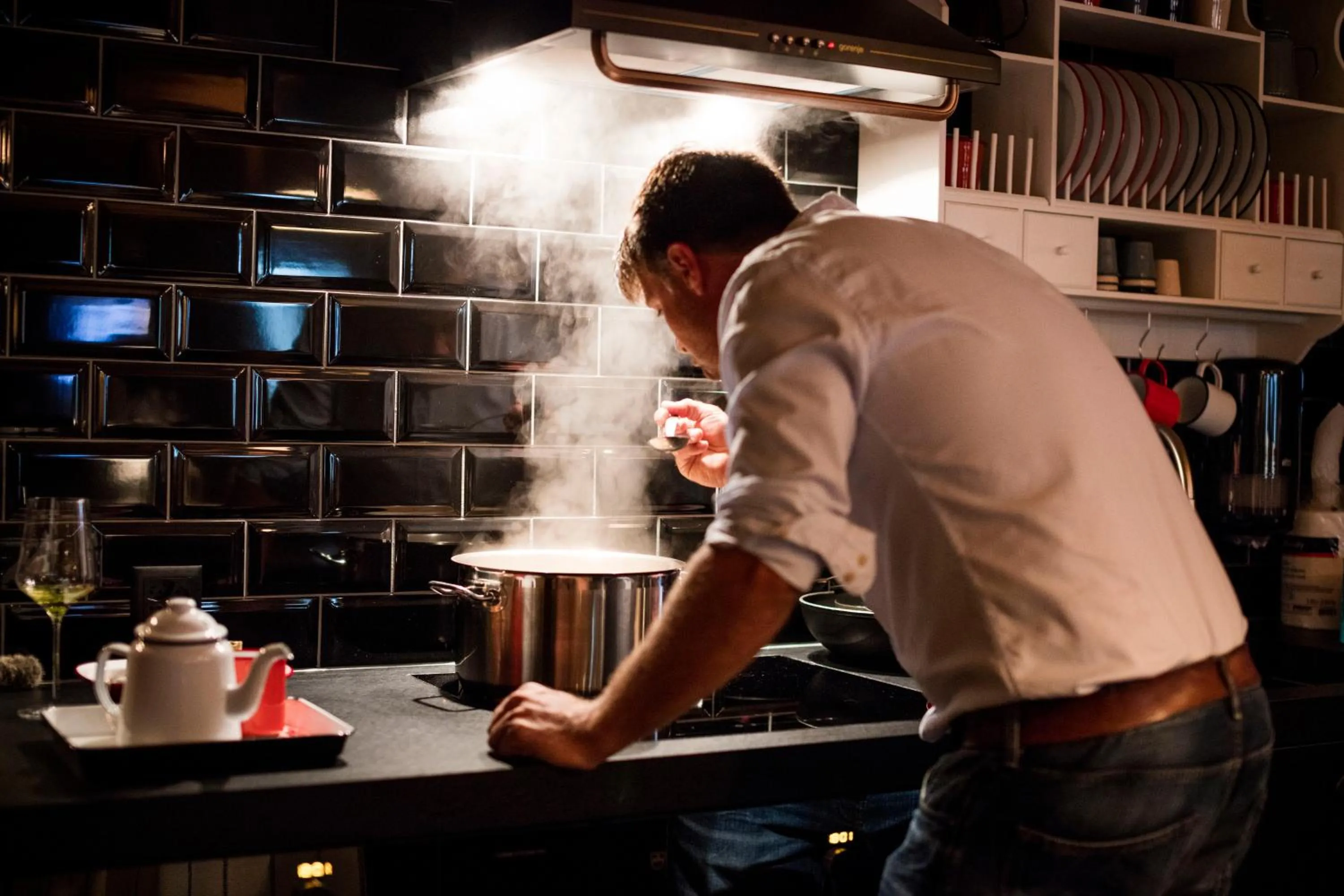 Communal kitchen in Hotel De Londres