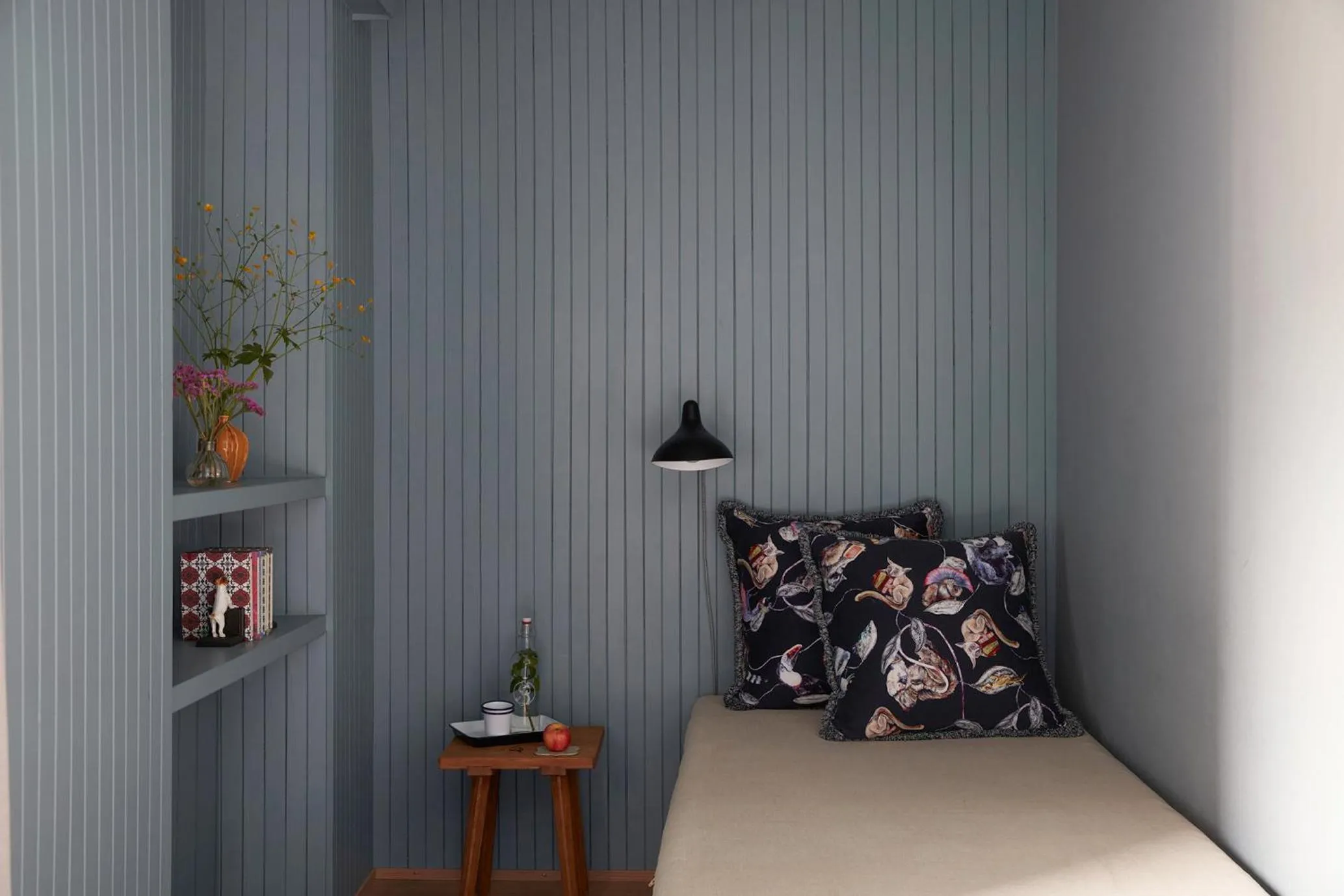 Seating area, Bed in Hotel De Londres