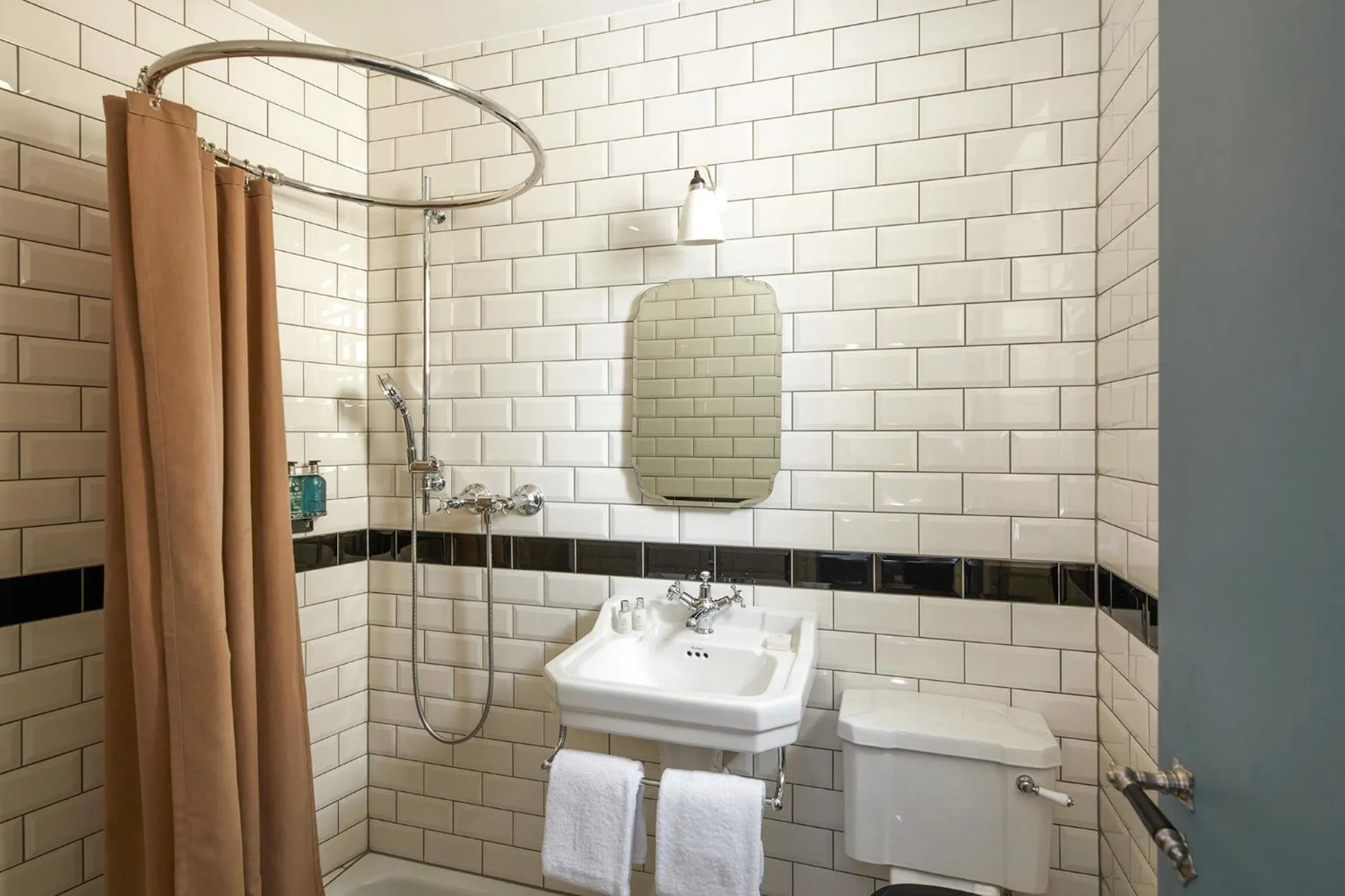 Bathroom in Hotel De Londres