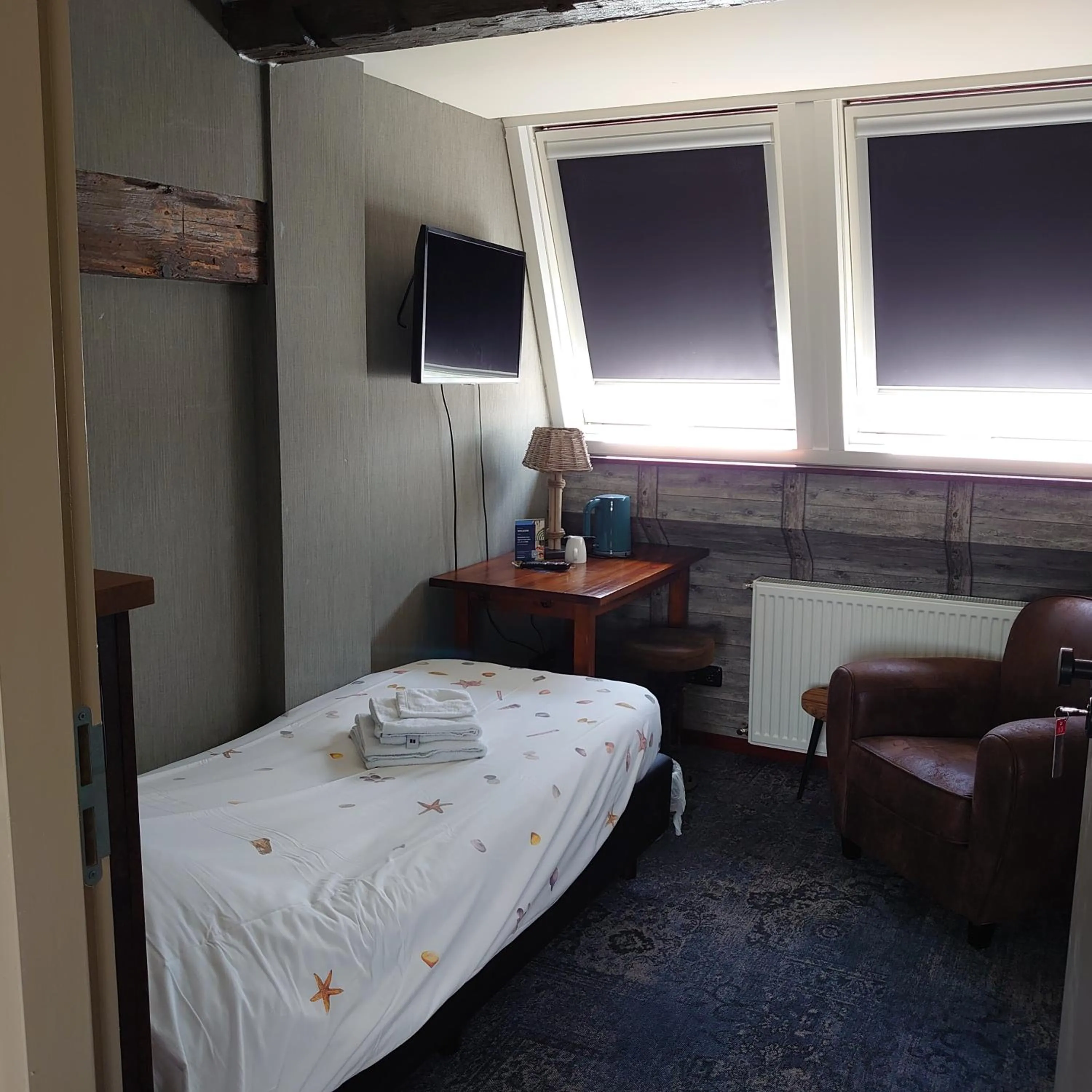 Photo of the whole room, Bed in De Cyprian Bed & Breakfast