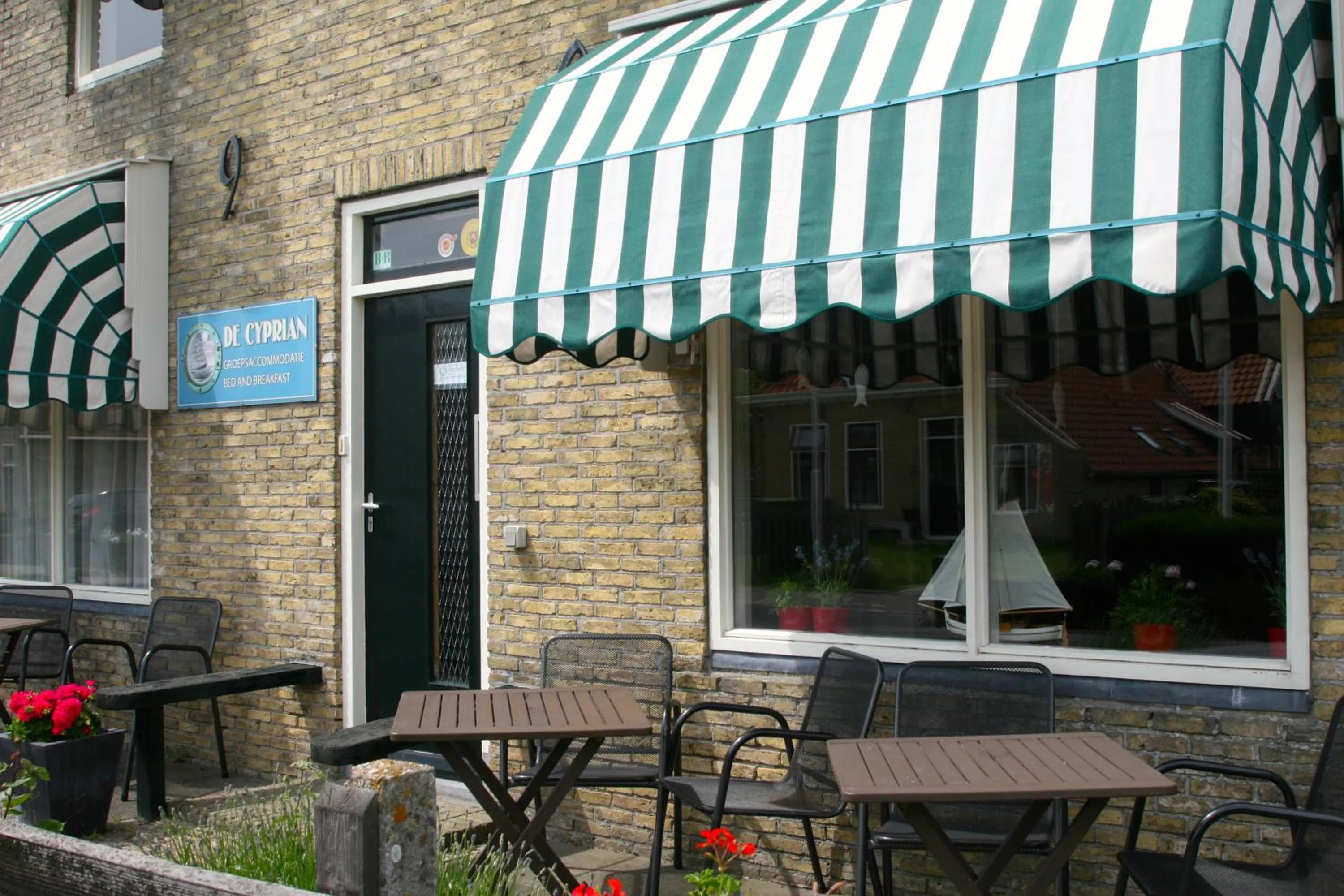 Facade/entrance in De Cyprian Bed & Breakfast