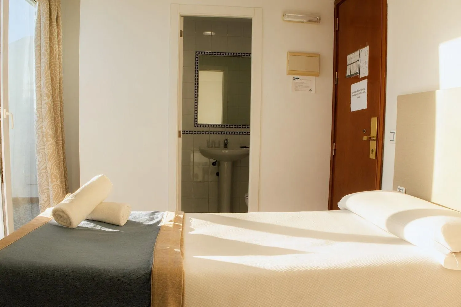 Bed in Hotel Playa Conil - Beachfront Studios & Suites