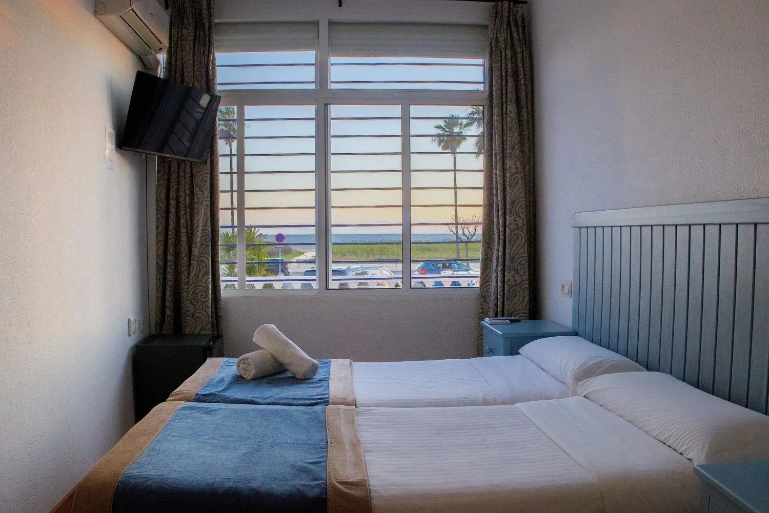Bed in Hotel Playa Conil - Beachfront Studios & Suites