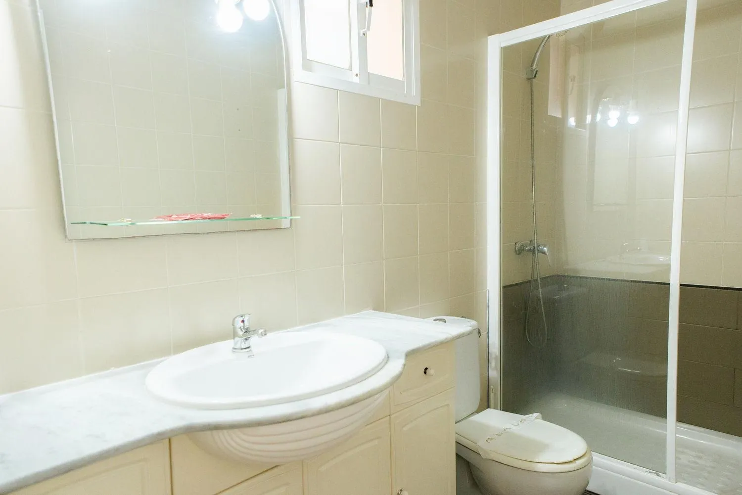 Shower in Hotel Playa Conil - Beachfront Studios & Suites