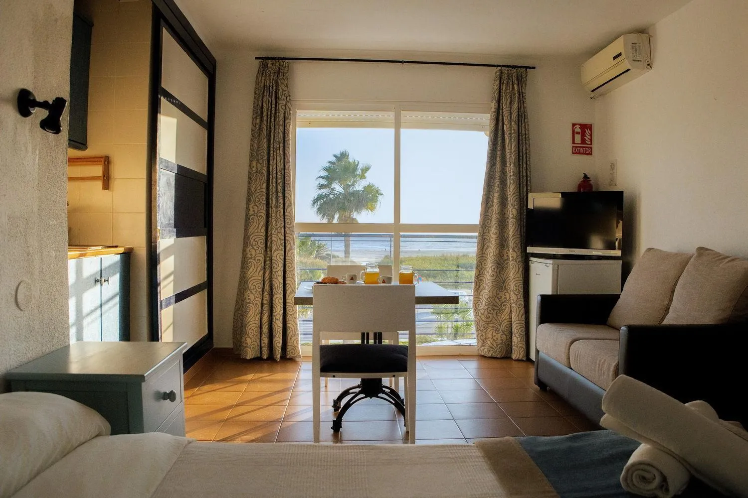 Bed in Hotel Playa Conil - Beachfront Studios & Suites