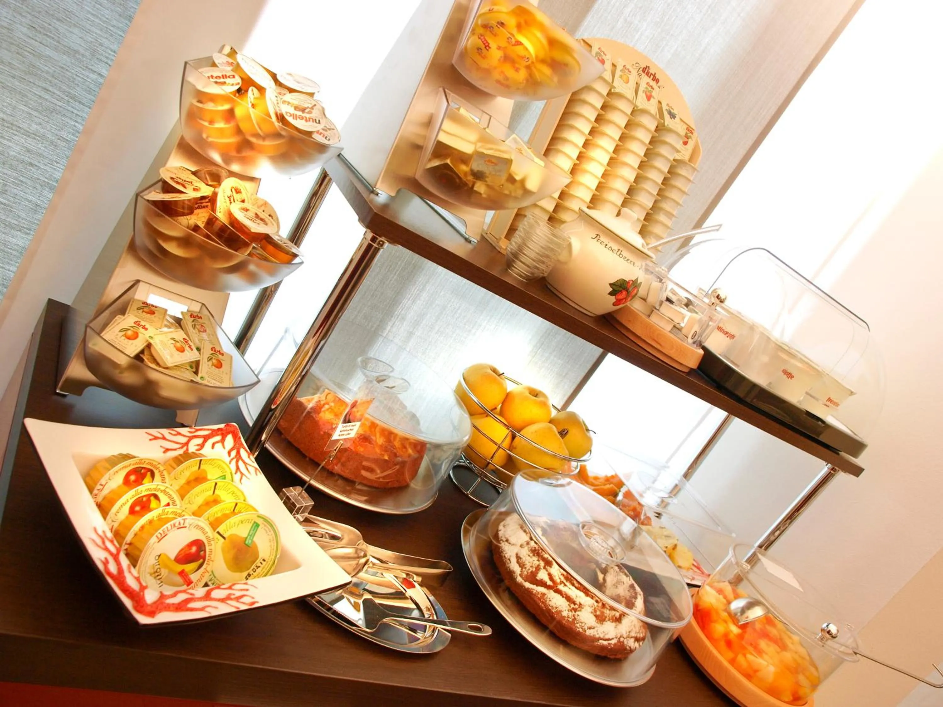 Buffet breakfast in Hotel Garnì Corallo