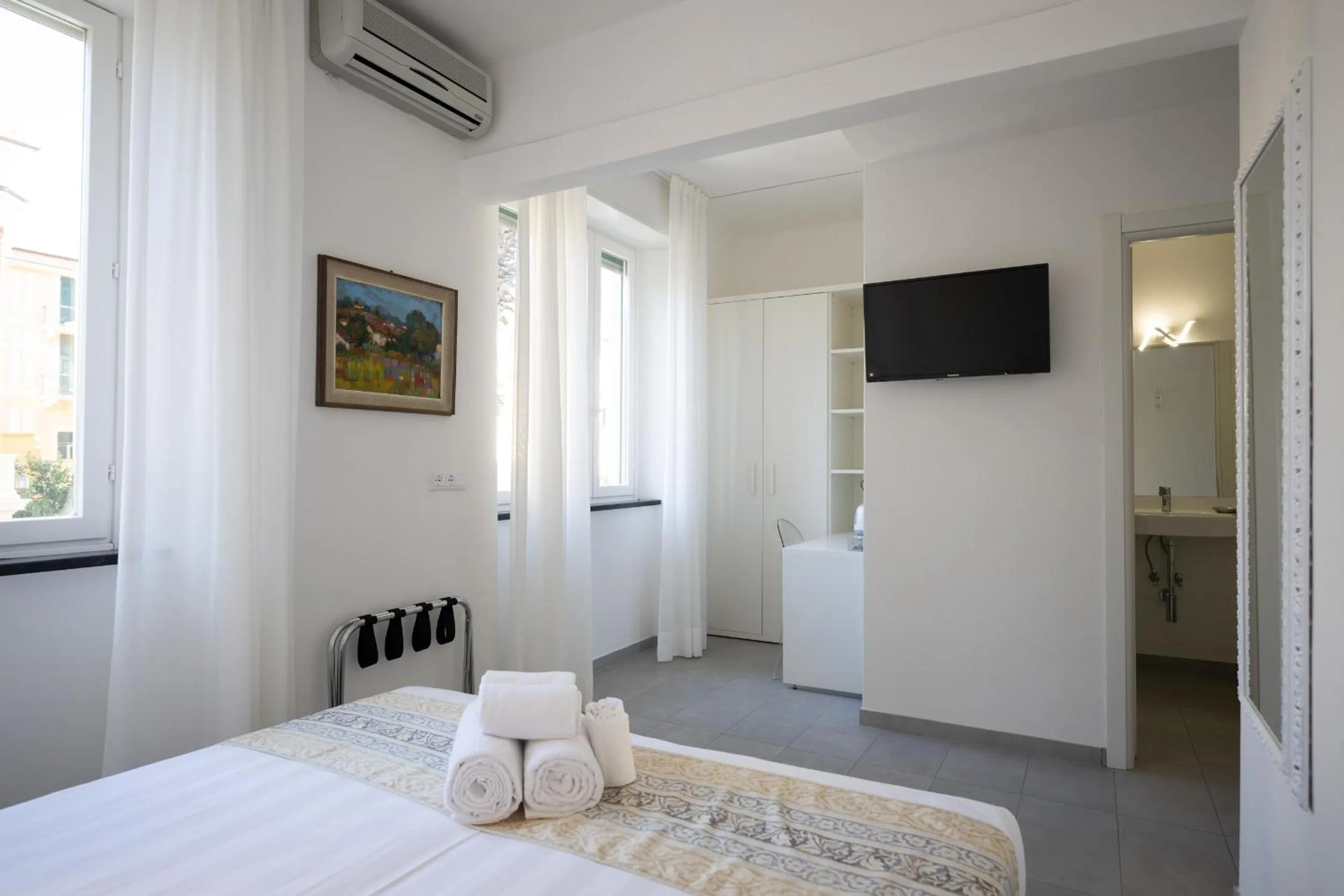 TV and multimedia in Hotel Ligure