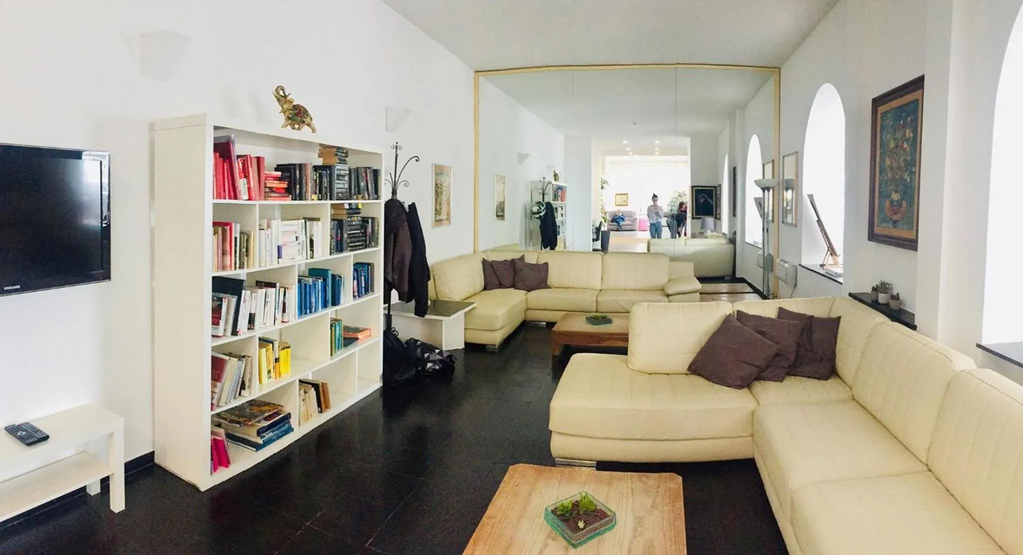 Communal lounge/ TV room in Hotel Ligure