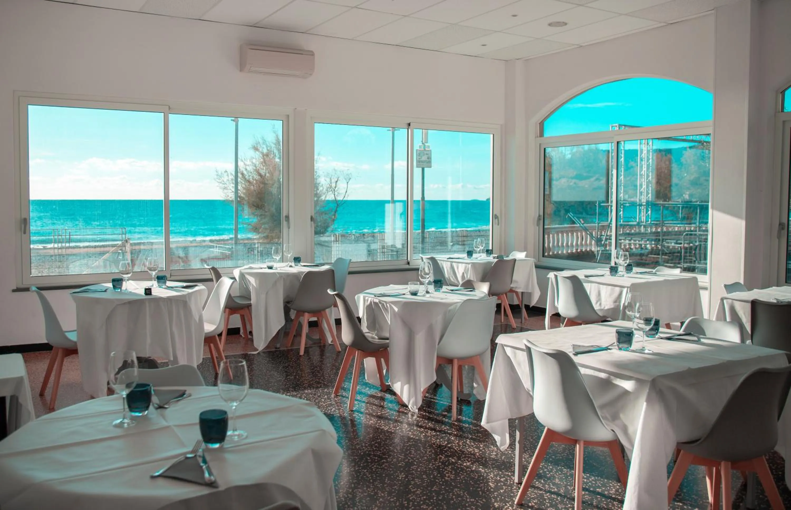 Restaurant/places to eat in Hotel Ligure