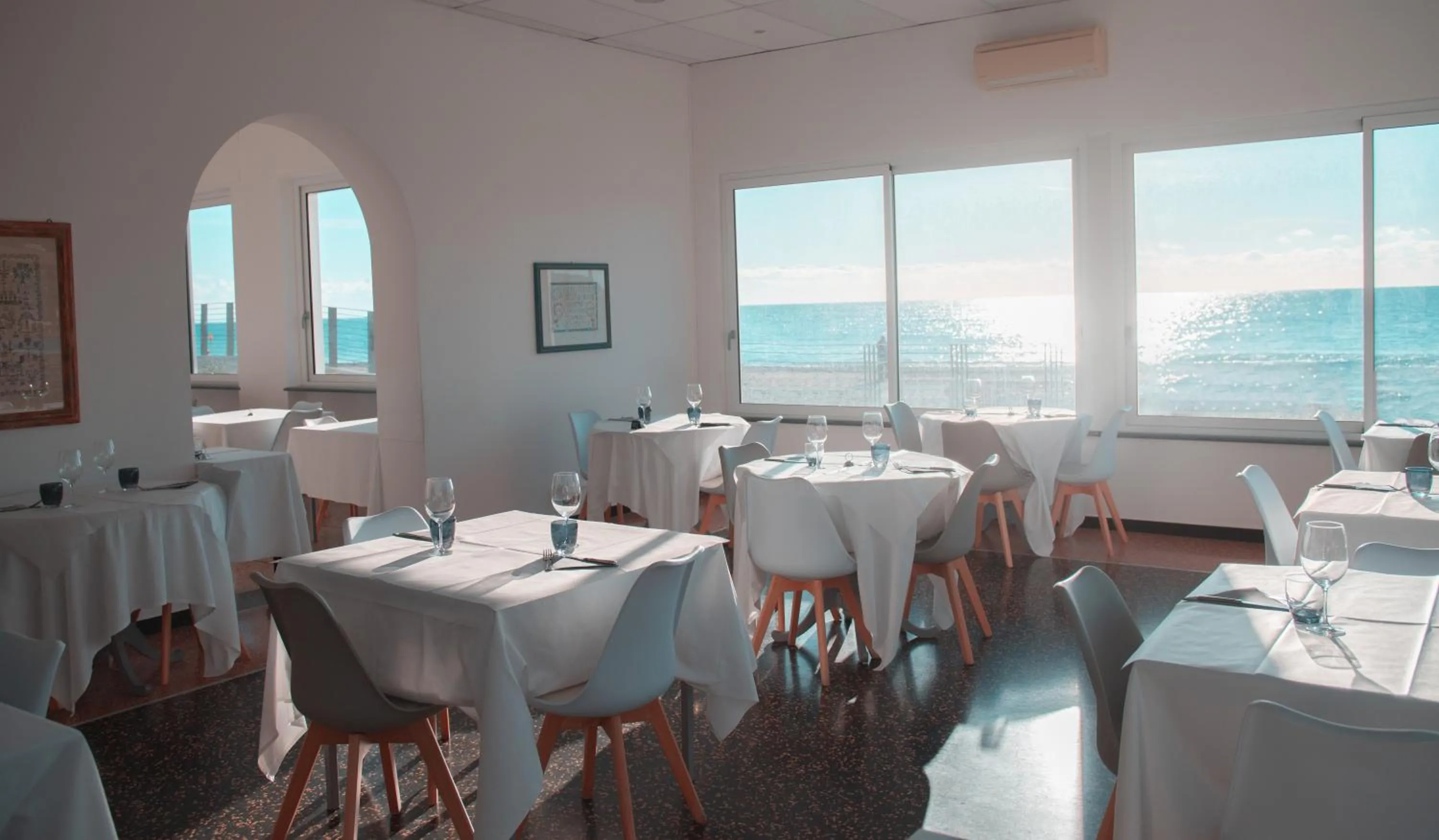 Restaurant/places to eat in Hotel Ligure