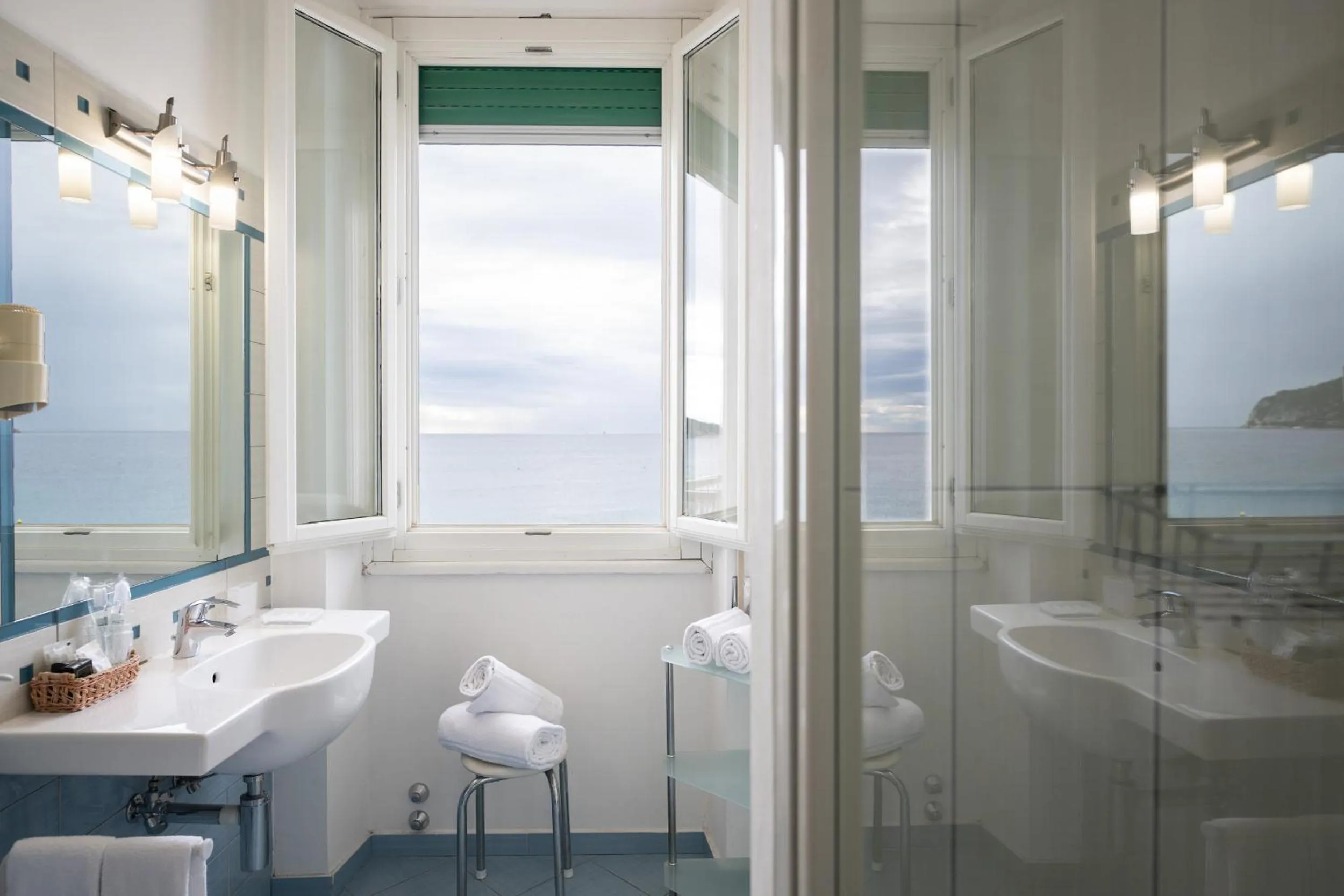 Bathroom in Hotel Ligure