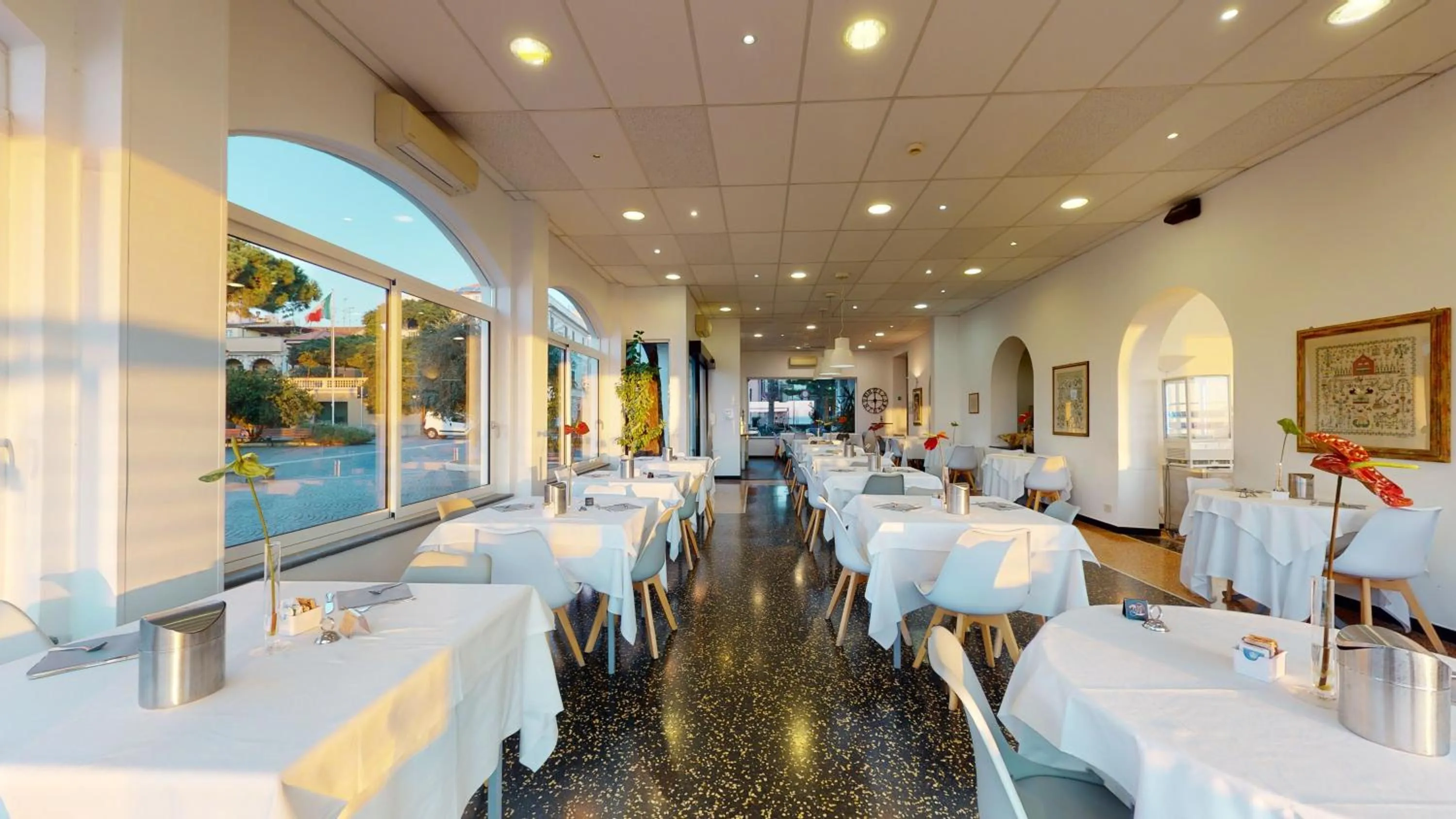 Restaurant/places to eat in Hotel Ligure