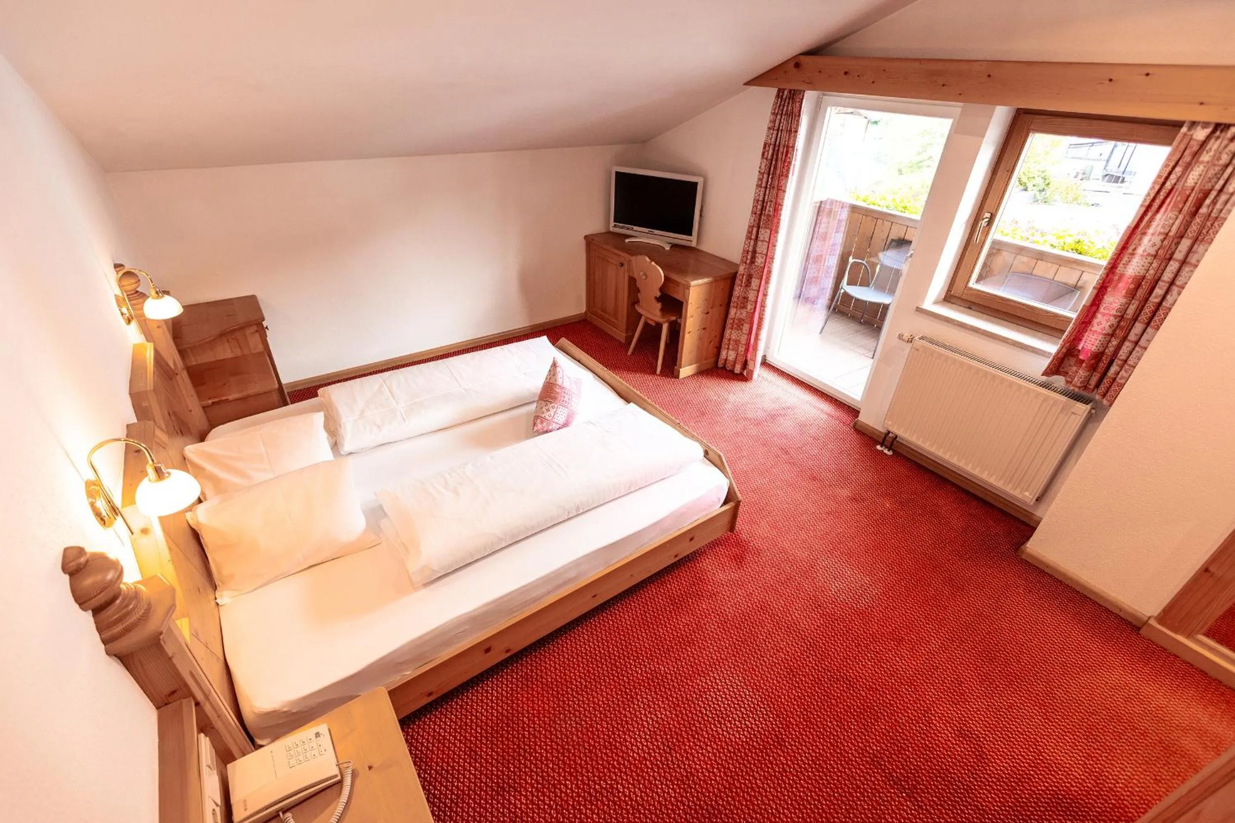 Bedroom, Bed in Hotel Zum Löwen - Al Leone