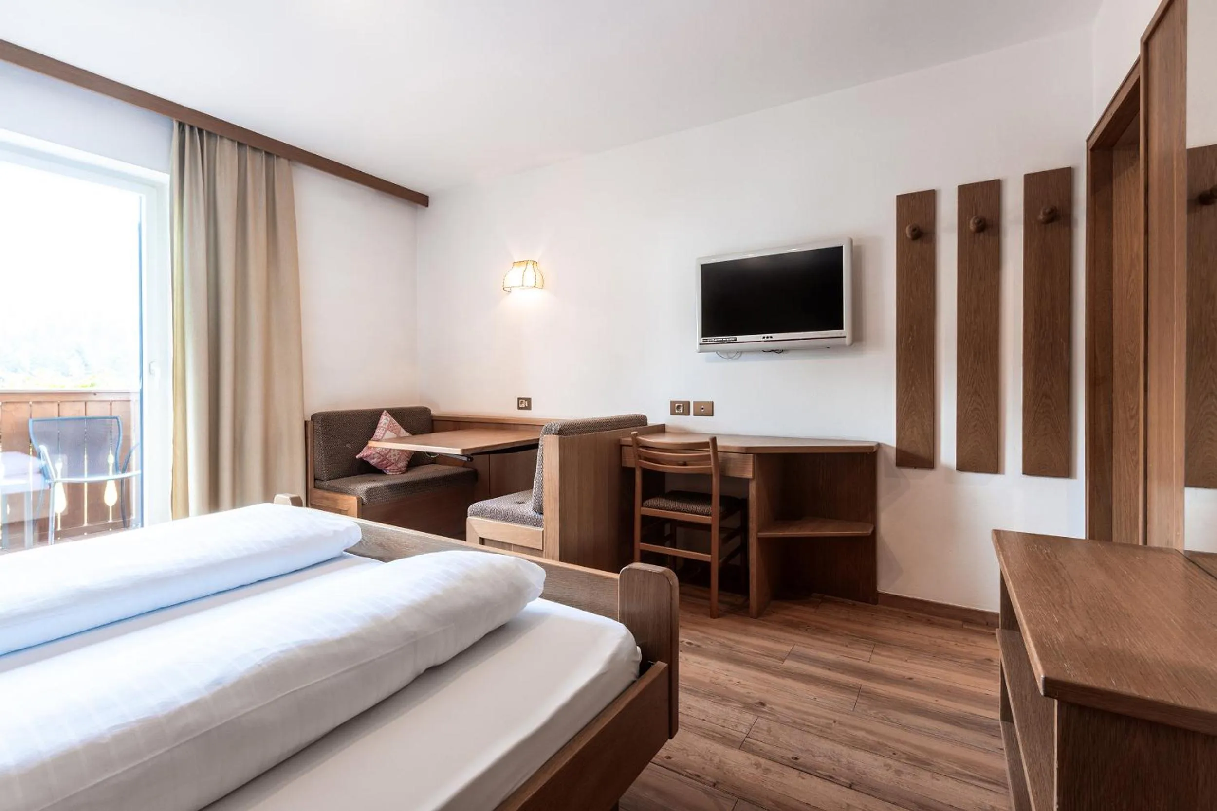 Bedroom, Bed in Hotel Zum Löwen - Al Leone