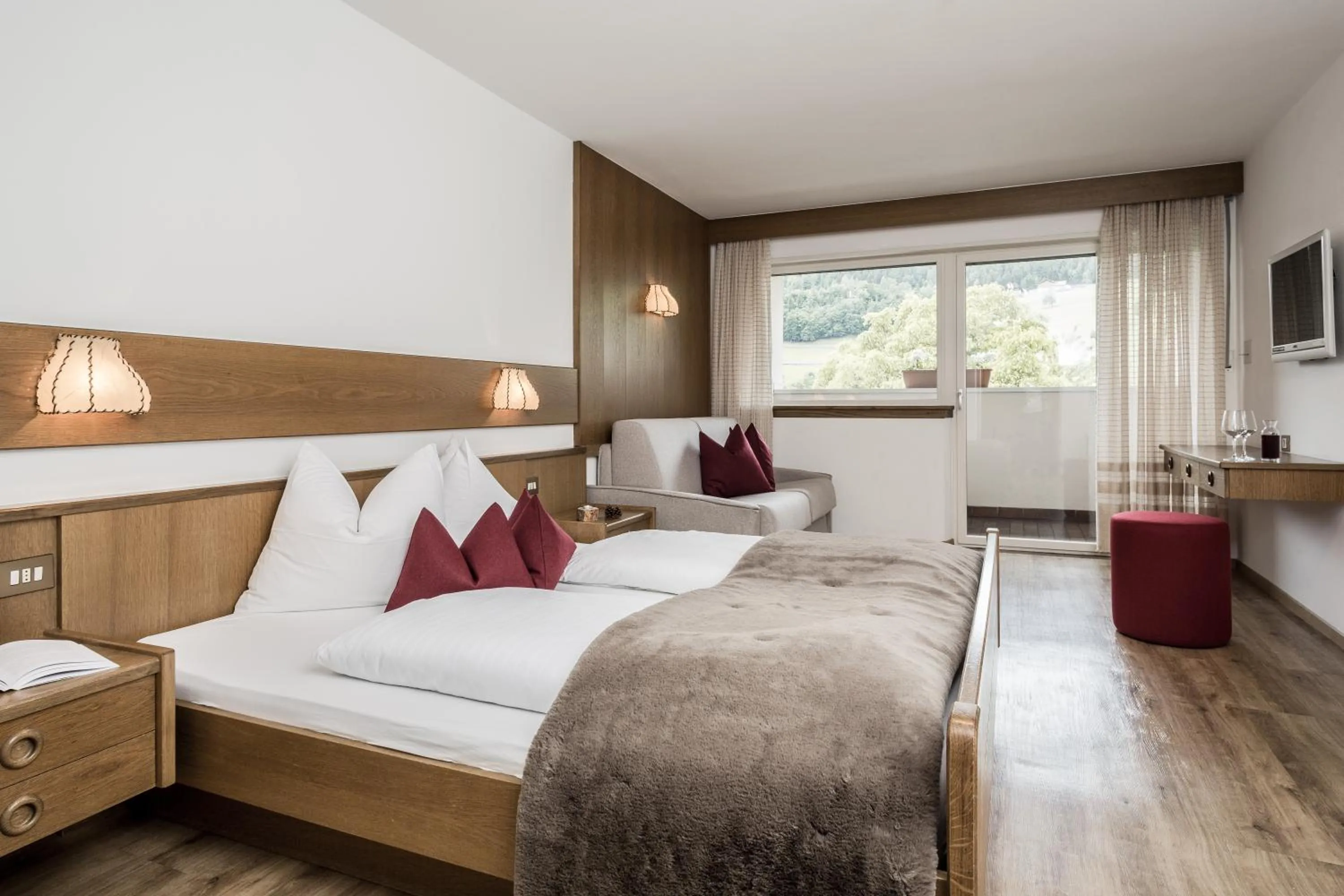 Bedroom, Bed in Hotel Zum Löwen - Al Leone