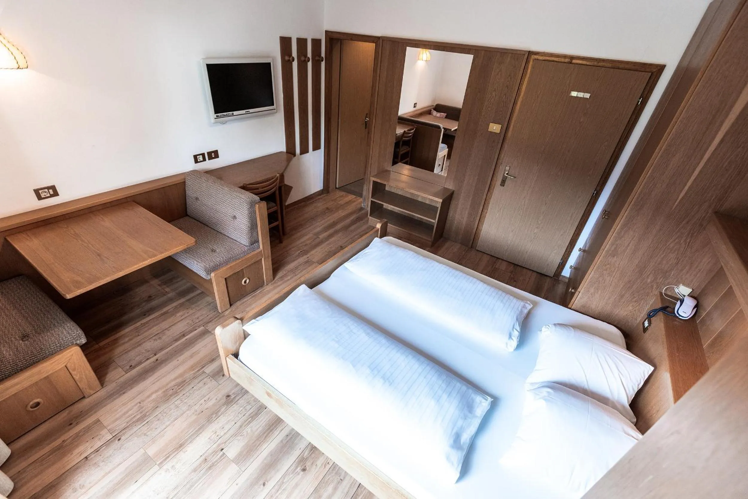 Bedroom, Bed in Hotel Zum Löwen - Al Leone