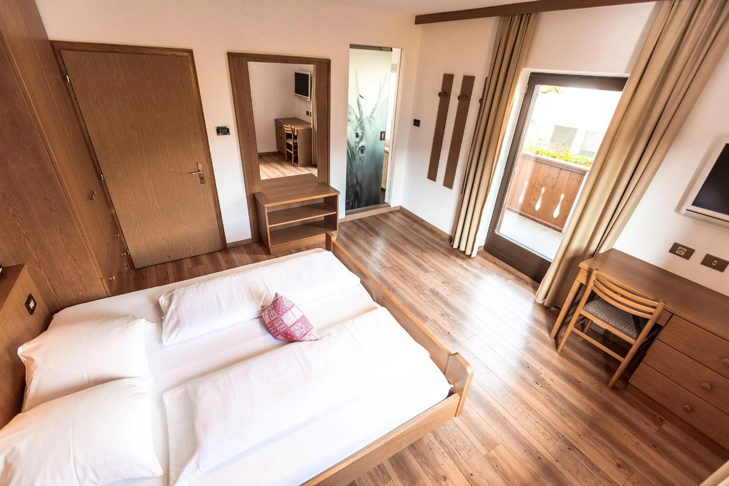 Bedroom, Bed in Hotel Zum Löwen - Al Leone