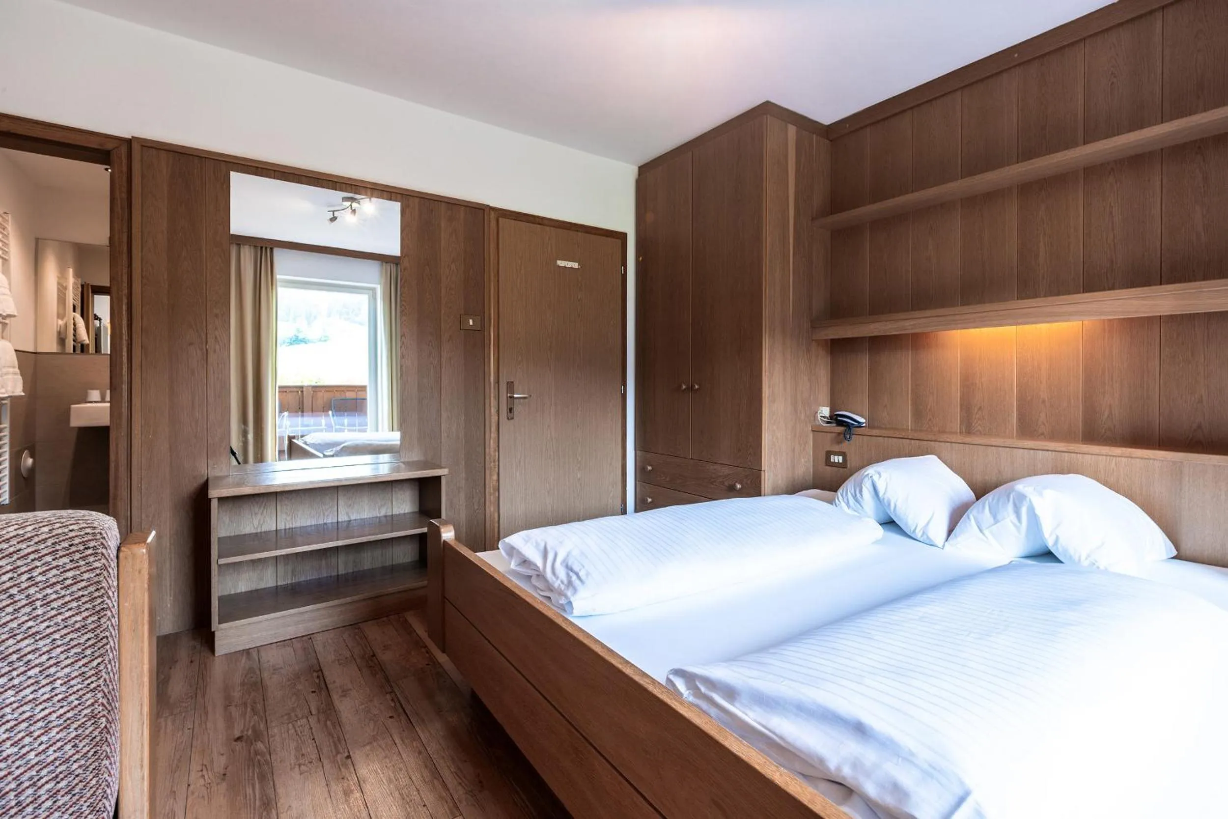 Photo of the whole room, Bed in Hotel Zum Löwen - Al Leone