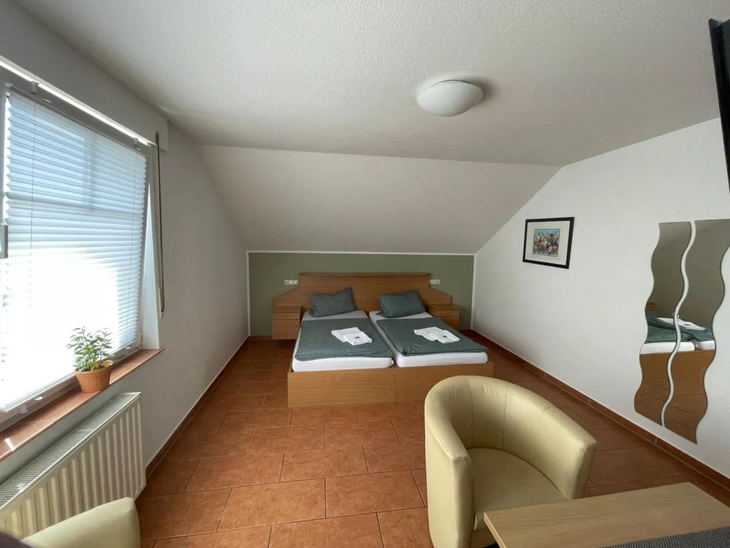 Double Room with Private Bathroom - single occupancy in Hotel Bueraner Hof