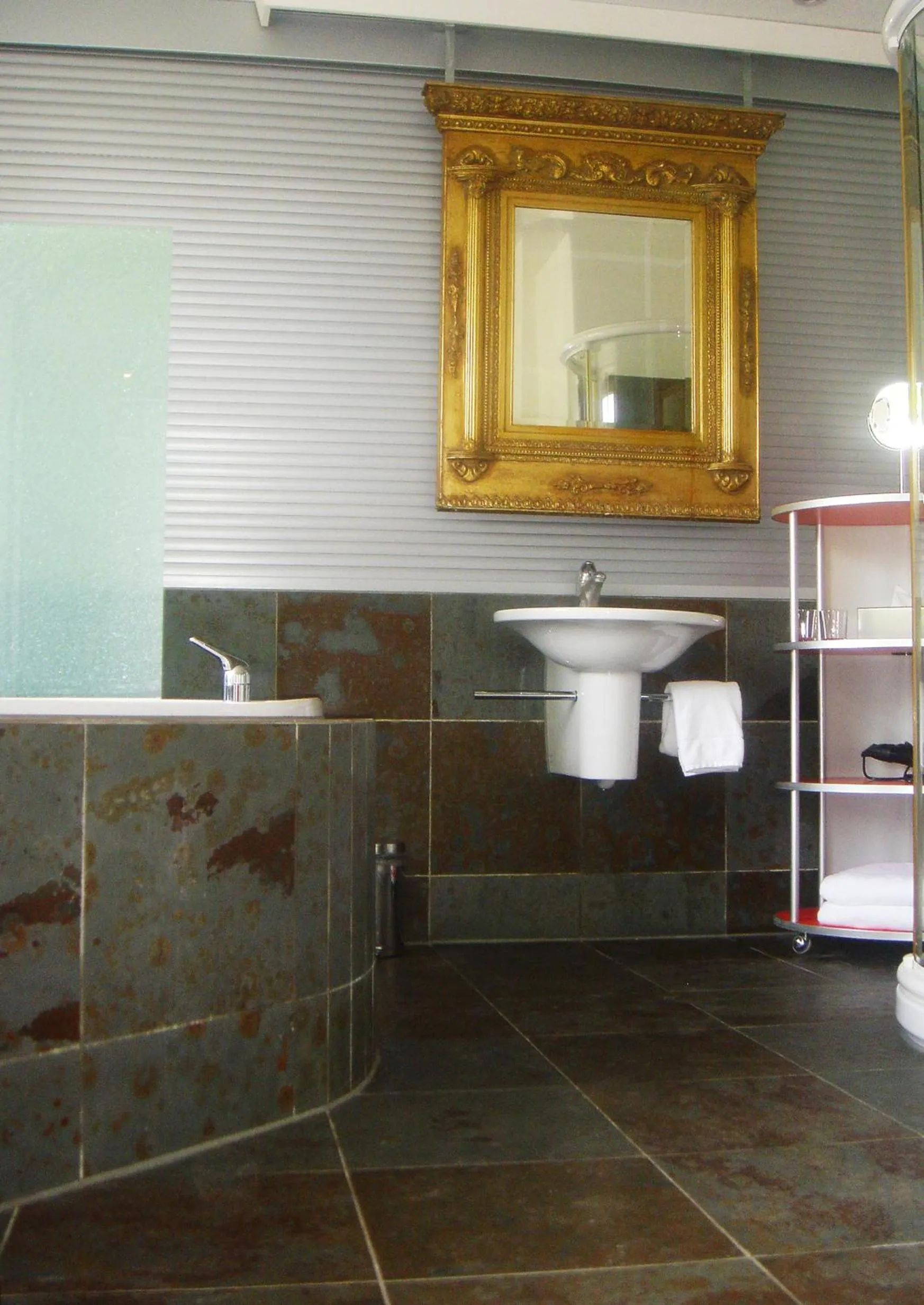 Bathroom in Hotel Krone Sihlbrugg