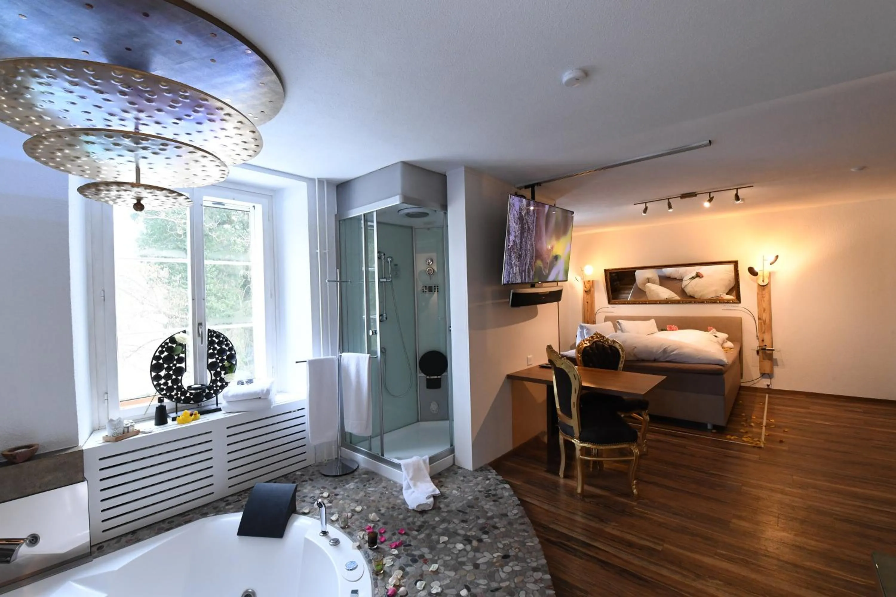 Bed in Hotel Krone Sihlbrugg