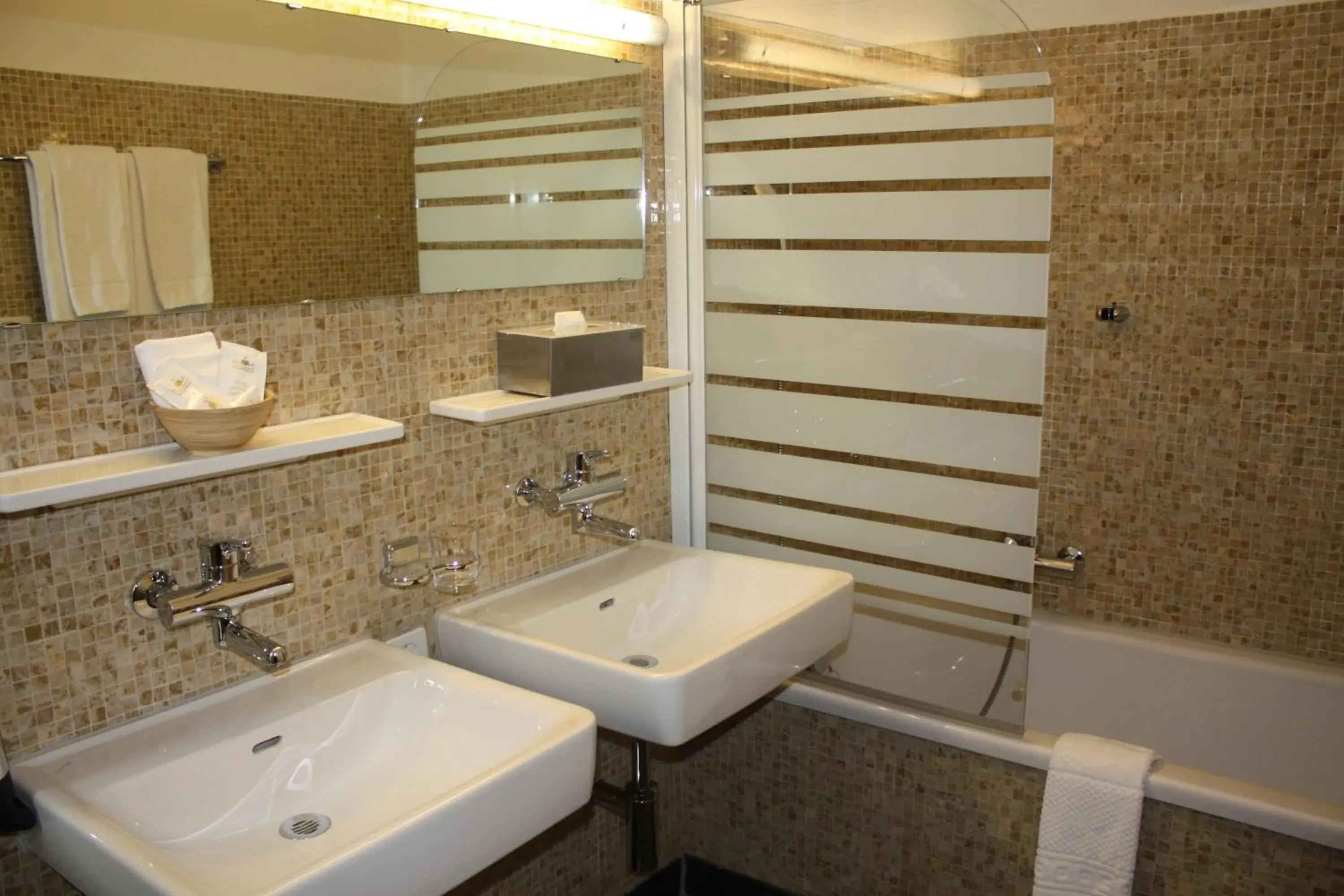 Double Room with Bathroom - single occupancy in Hotel Krone Sihlbrugg Double Room with Bathroom - single occupancy in Hotel Krone Sihlbrugg