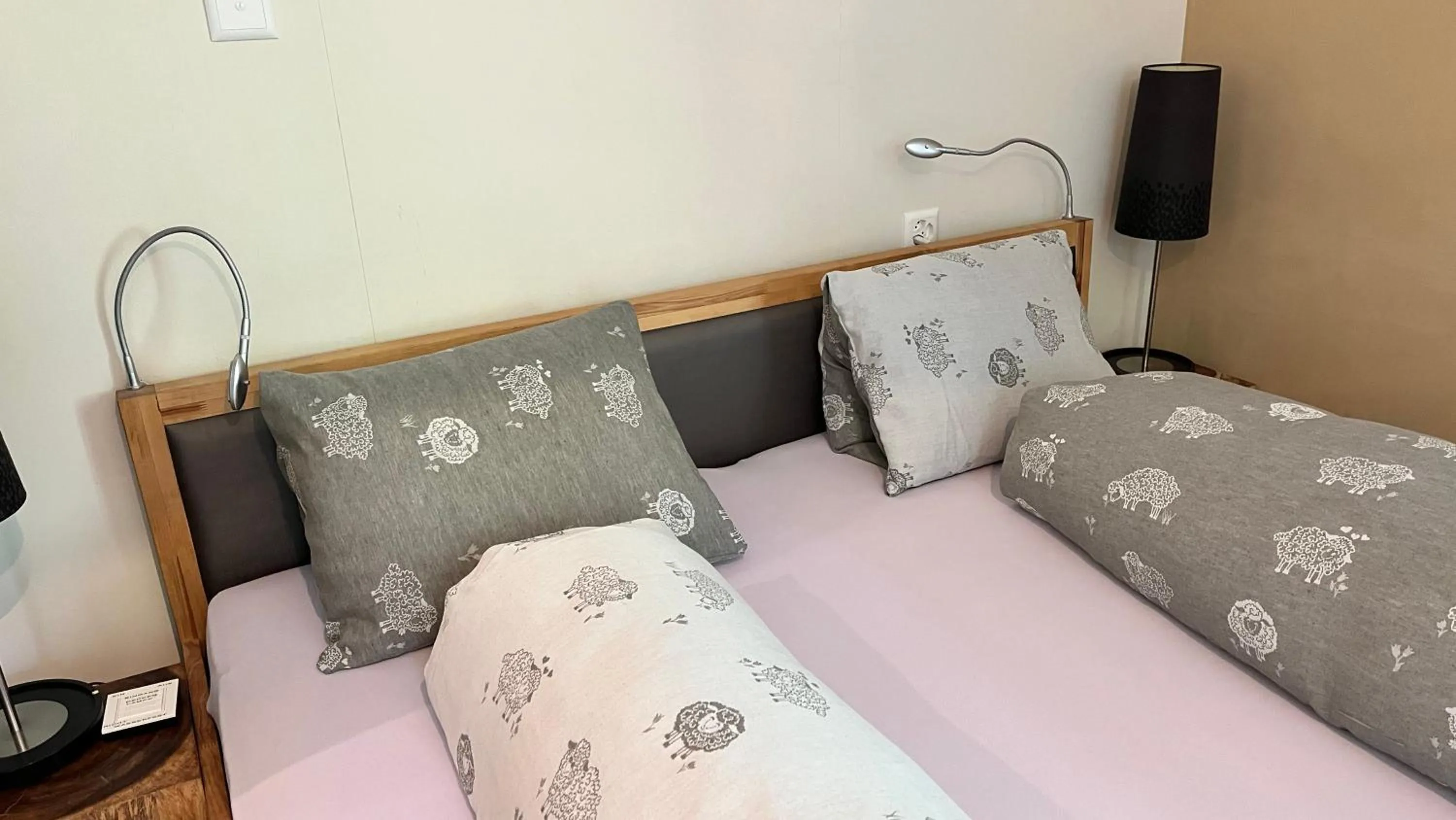 Bed in Hotel Krone Sihlbrugg