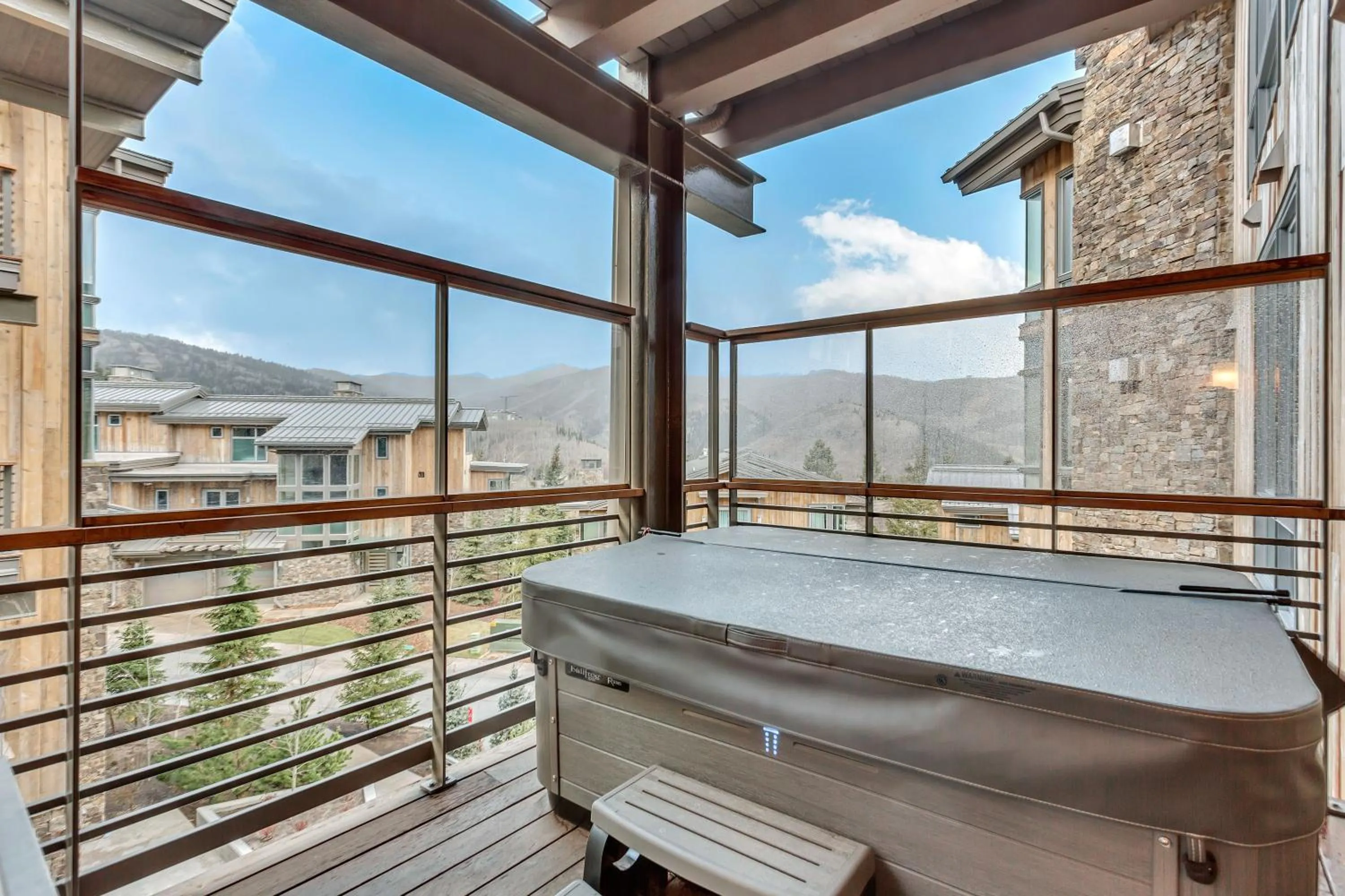 Hot Tub in Stein Eriksen Residences