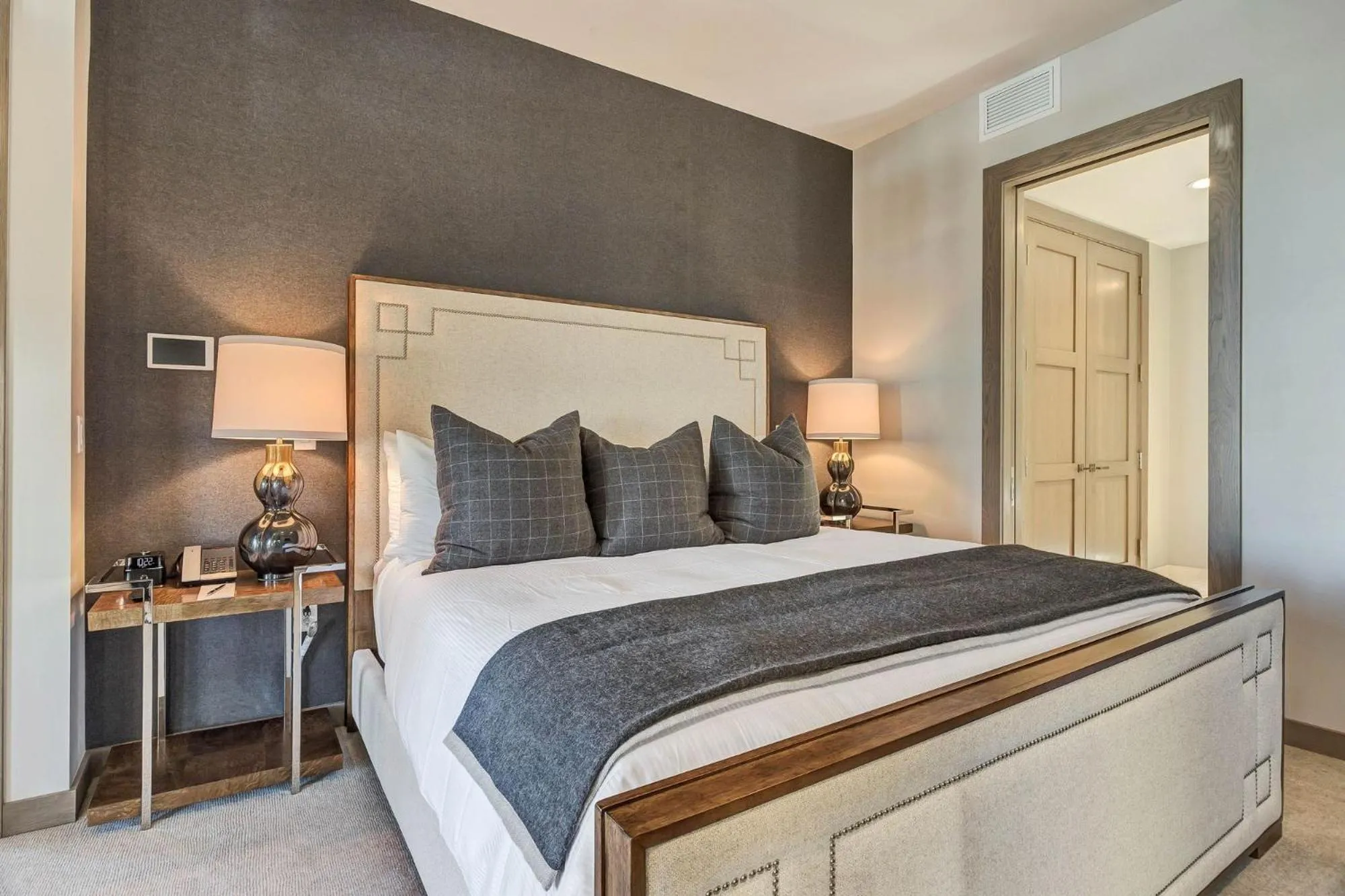 Bedroom, Bed in Stein Eriksen Residences