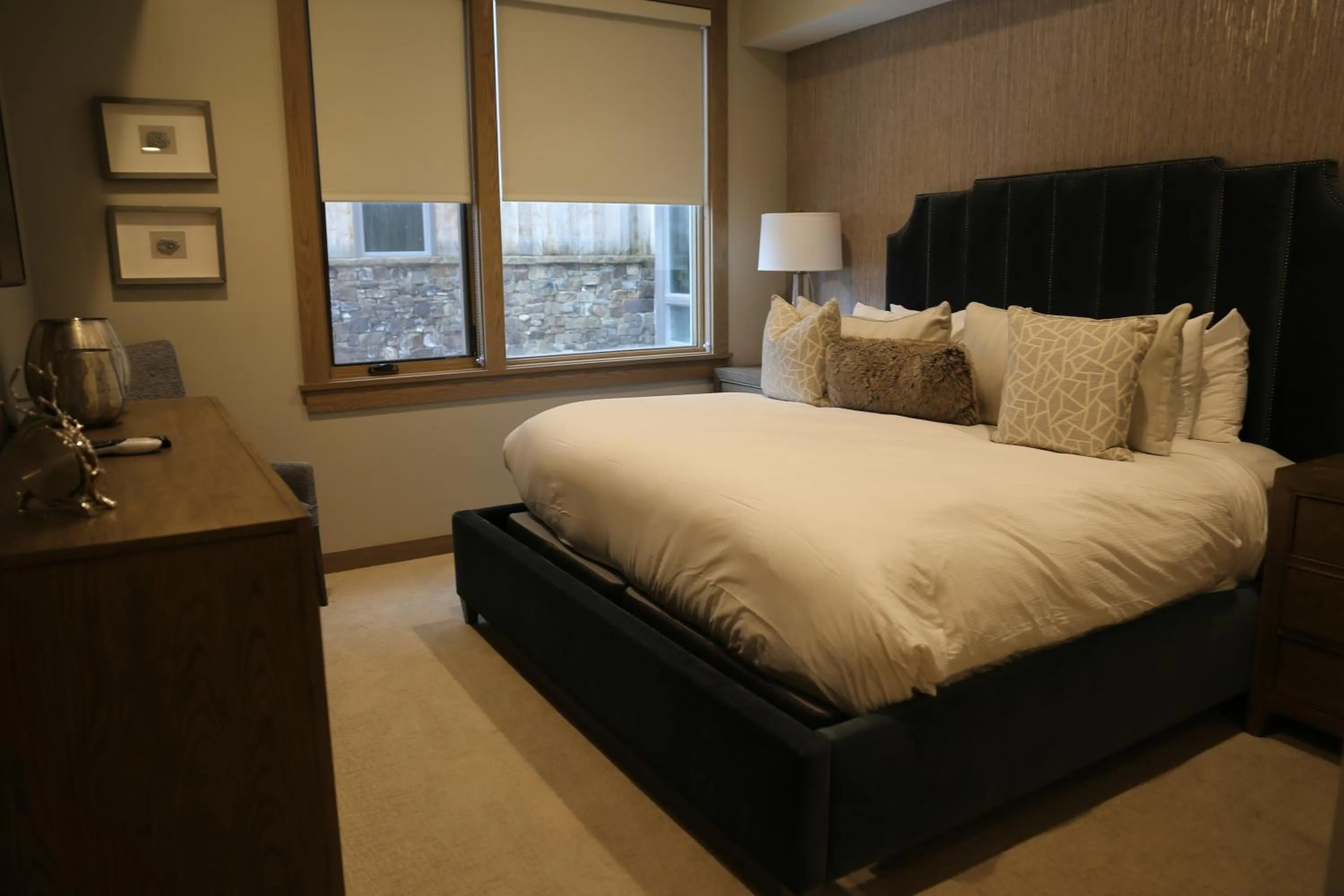 Bedroom, Bed in Stein Eriksen Residences