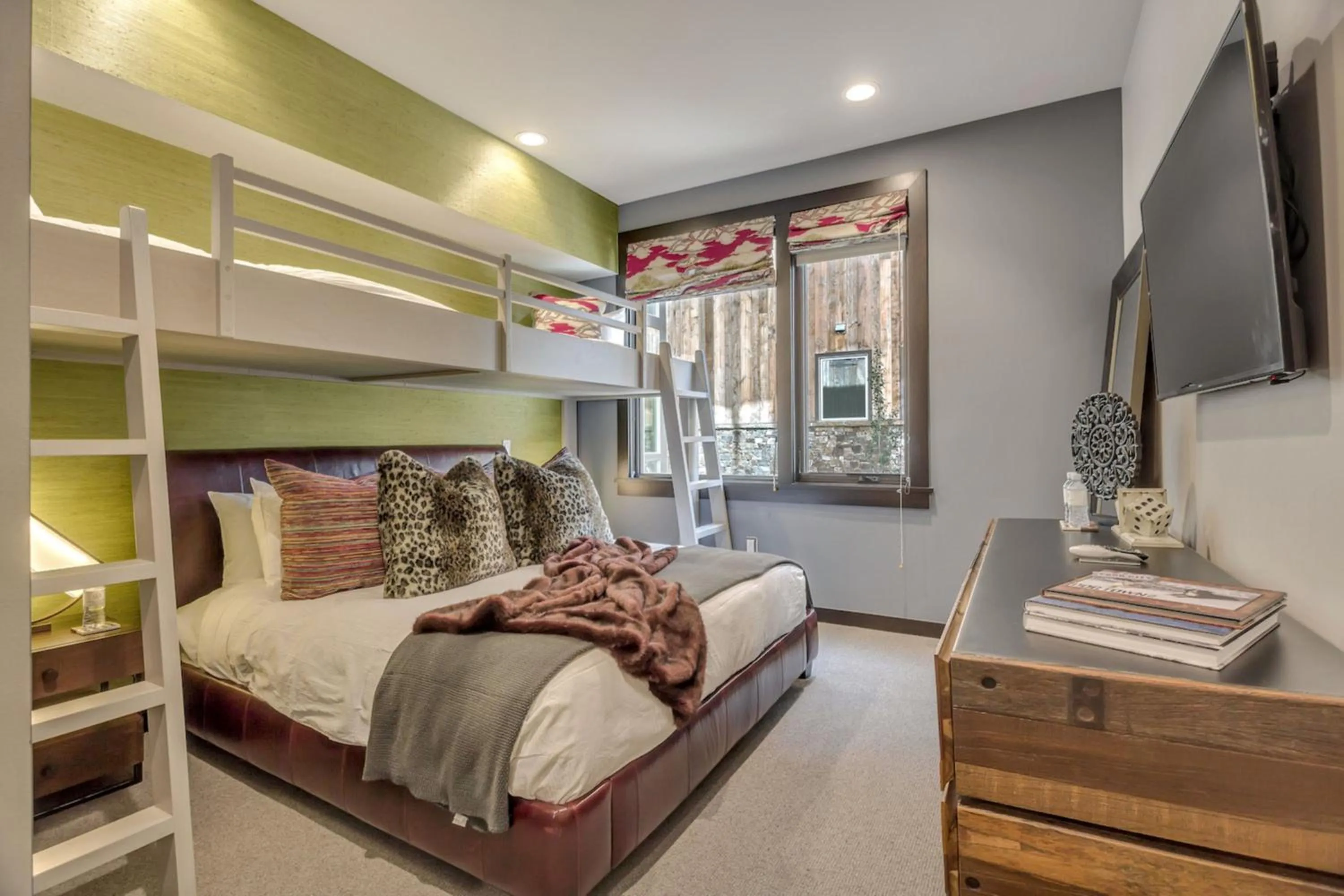 Bedroom, Bed in Stein Eriksen Residences