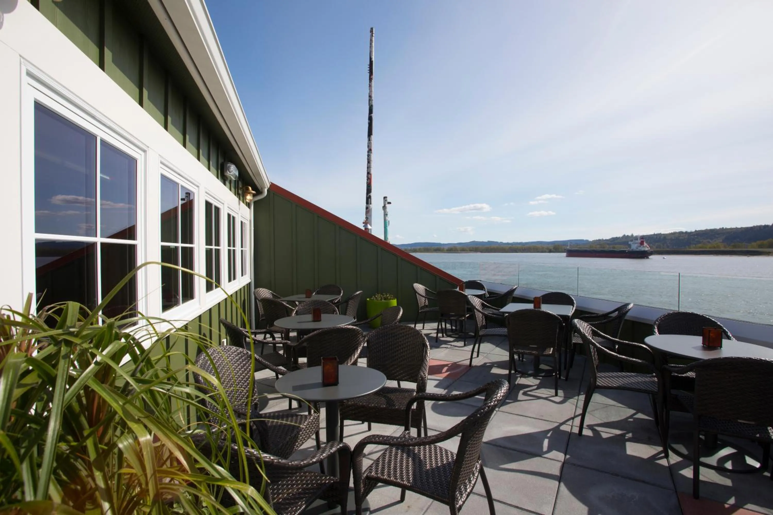 Restaurant/places to eat in McMenamins Kalama Harbor Lodge