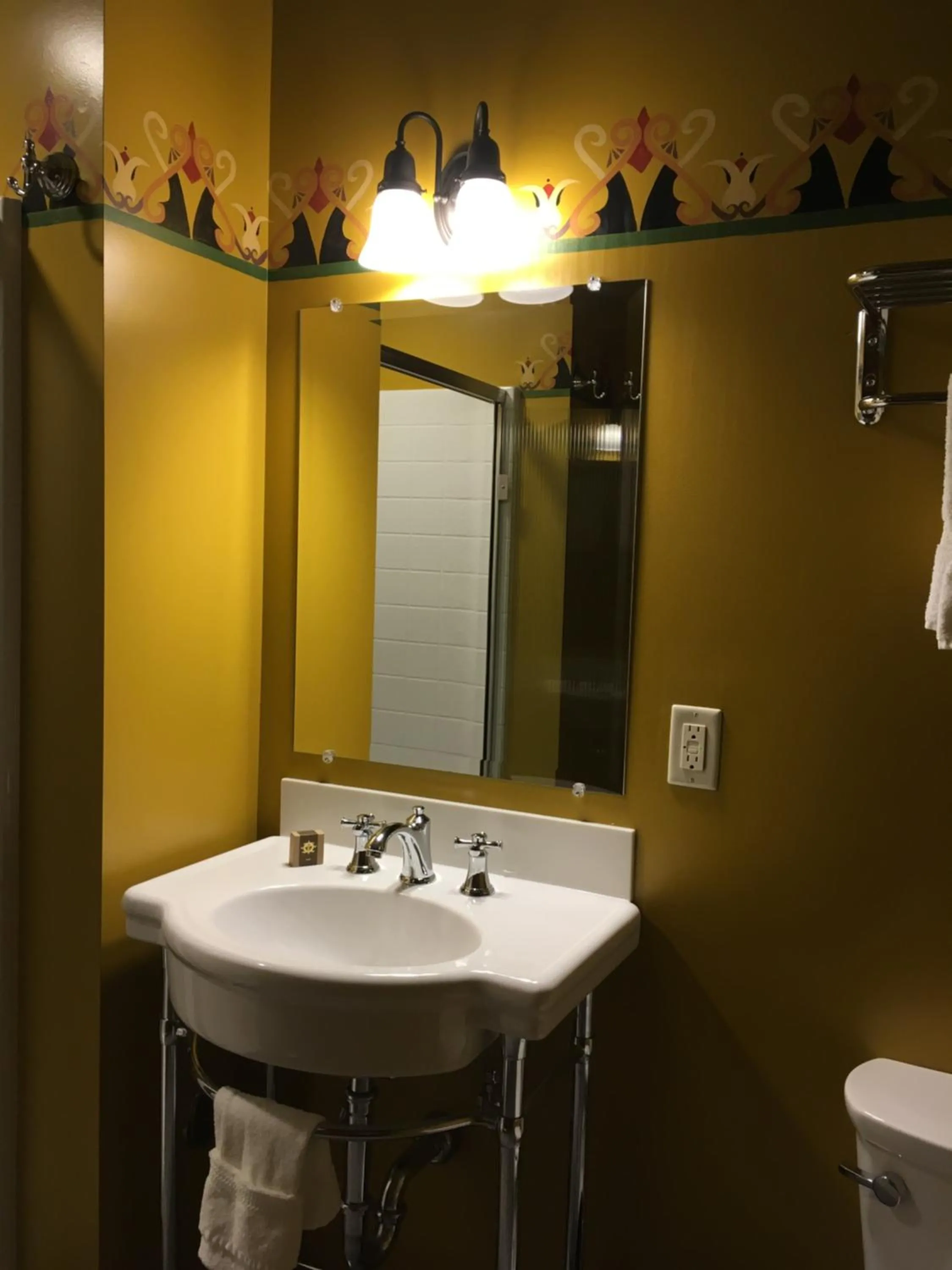 Bathroom in McMenamins Kalama Harbor Lodge