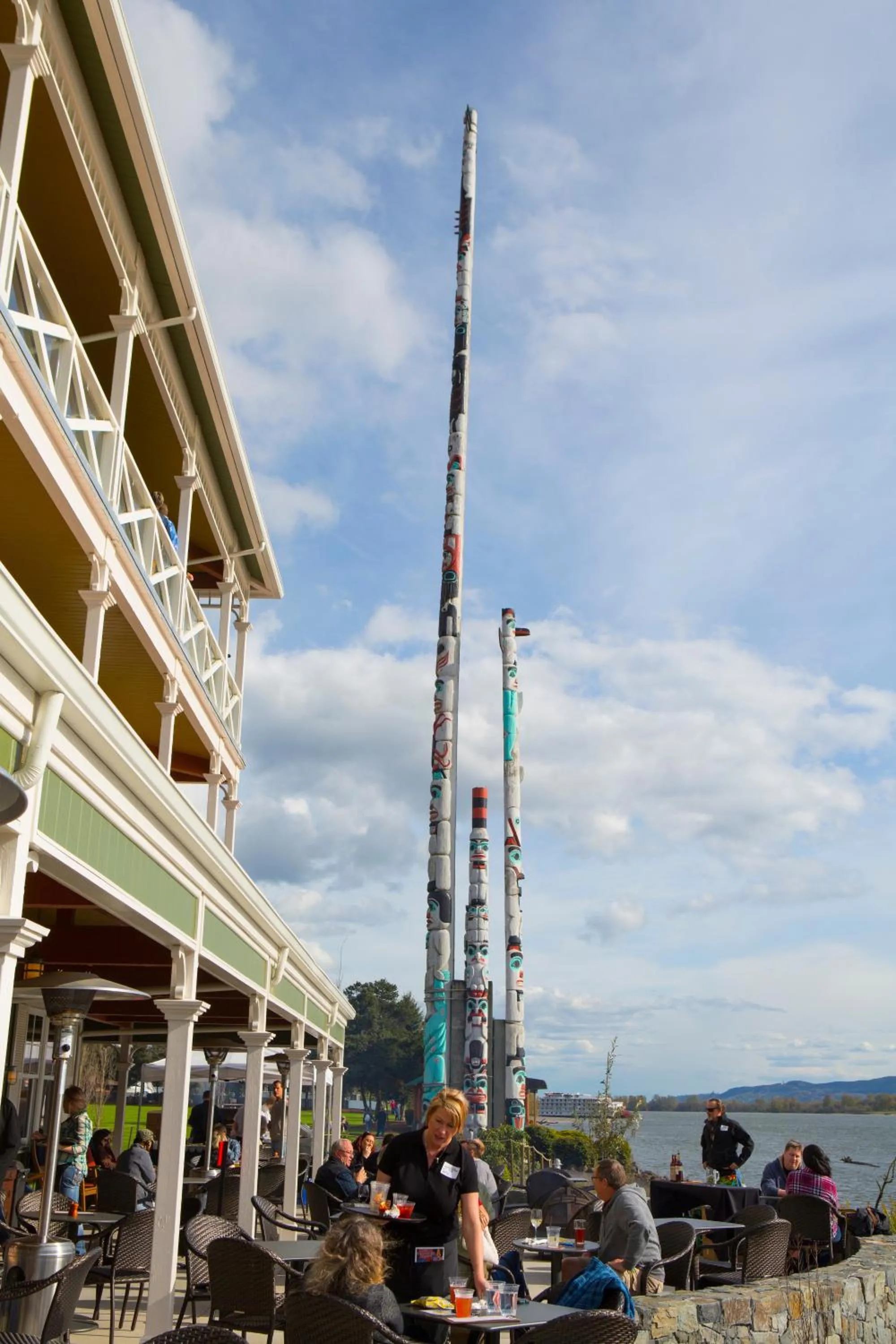 Restaurant/places to eat in McMenamins Kalama Harbor Lodge