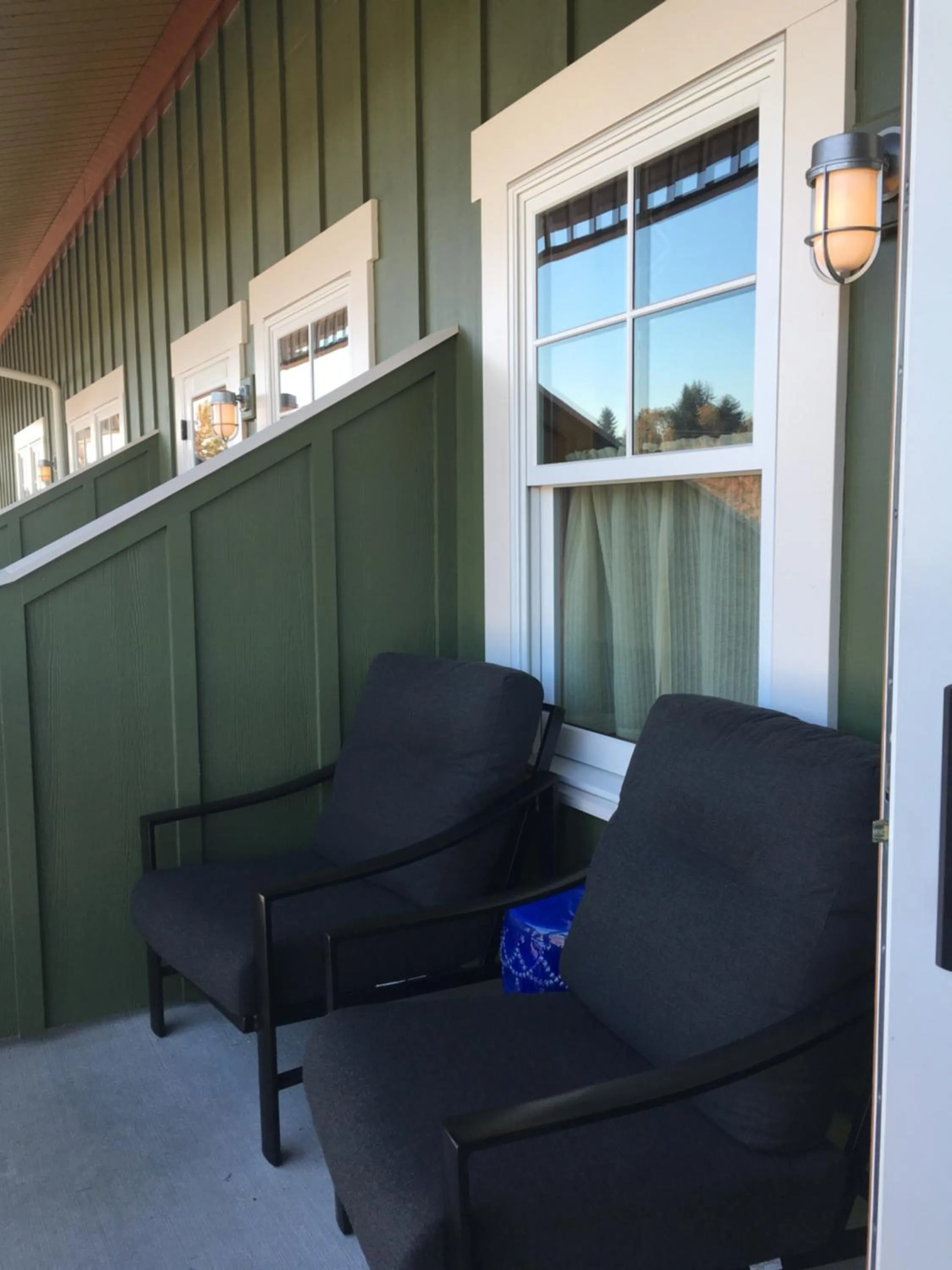 Balcony/Terrace in McMenamins Kalama Harbor Lodge