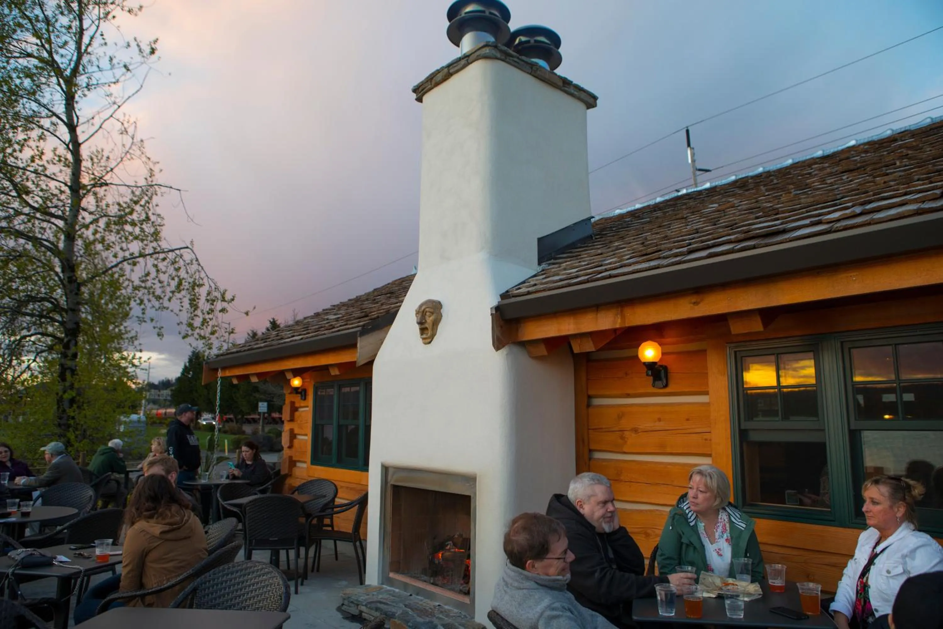 Patio in McMenamins Kalama Harbor Lodge