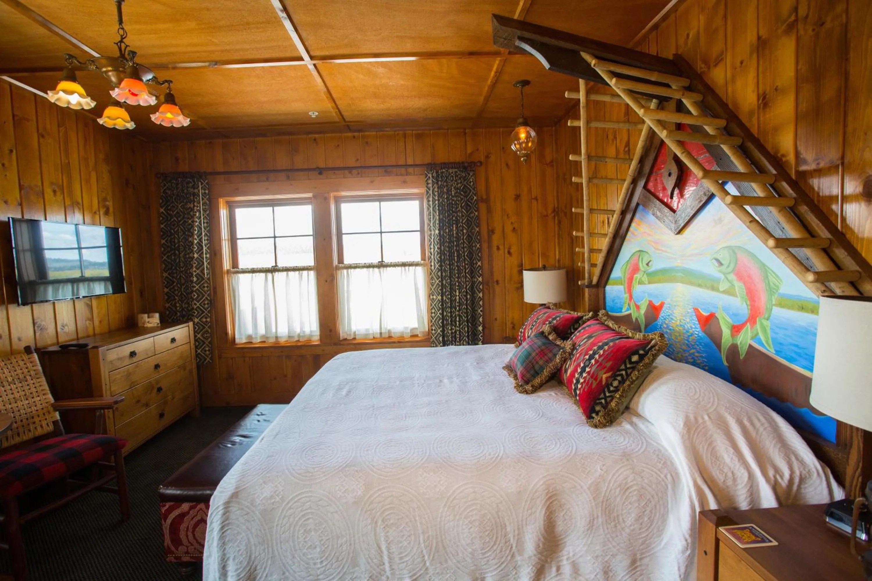 Bed in McMenamins Kalama Harbor Lodge