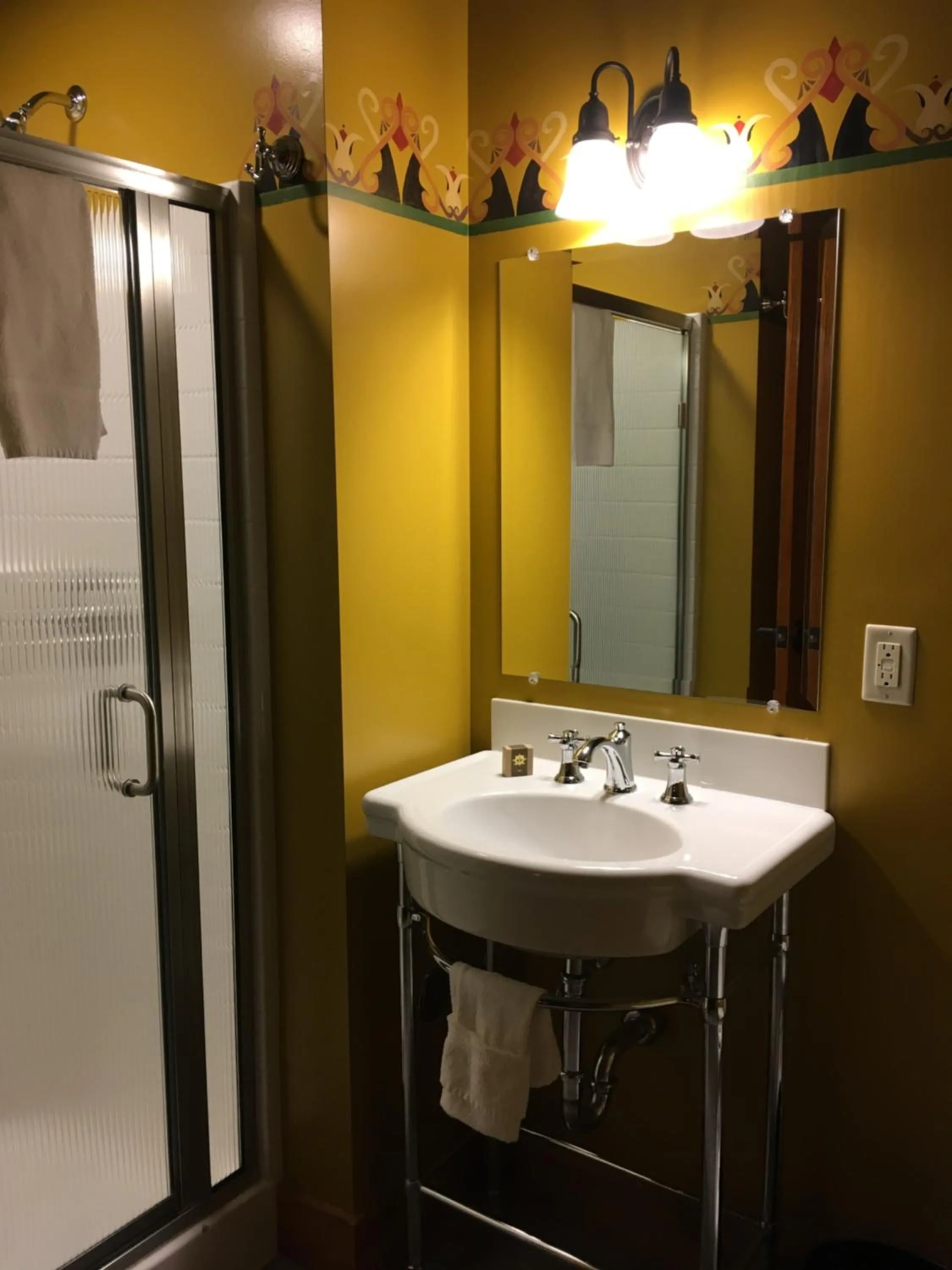 Bathroom in McMenamins Kalama Harbor Lodge