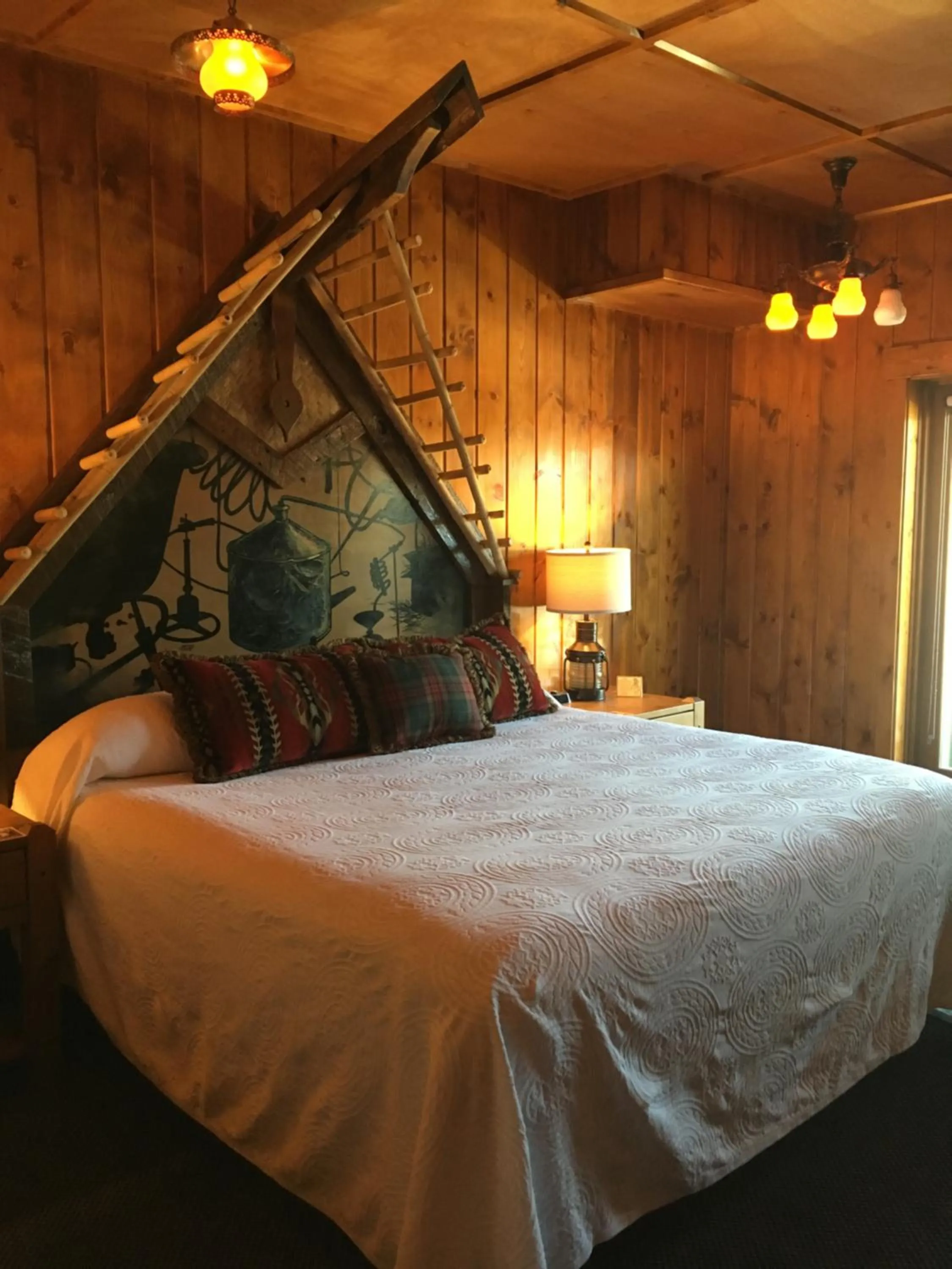 Bed in McMenamins Kalama Harbor Lodge